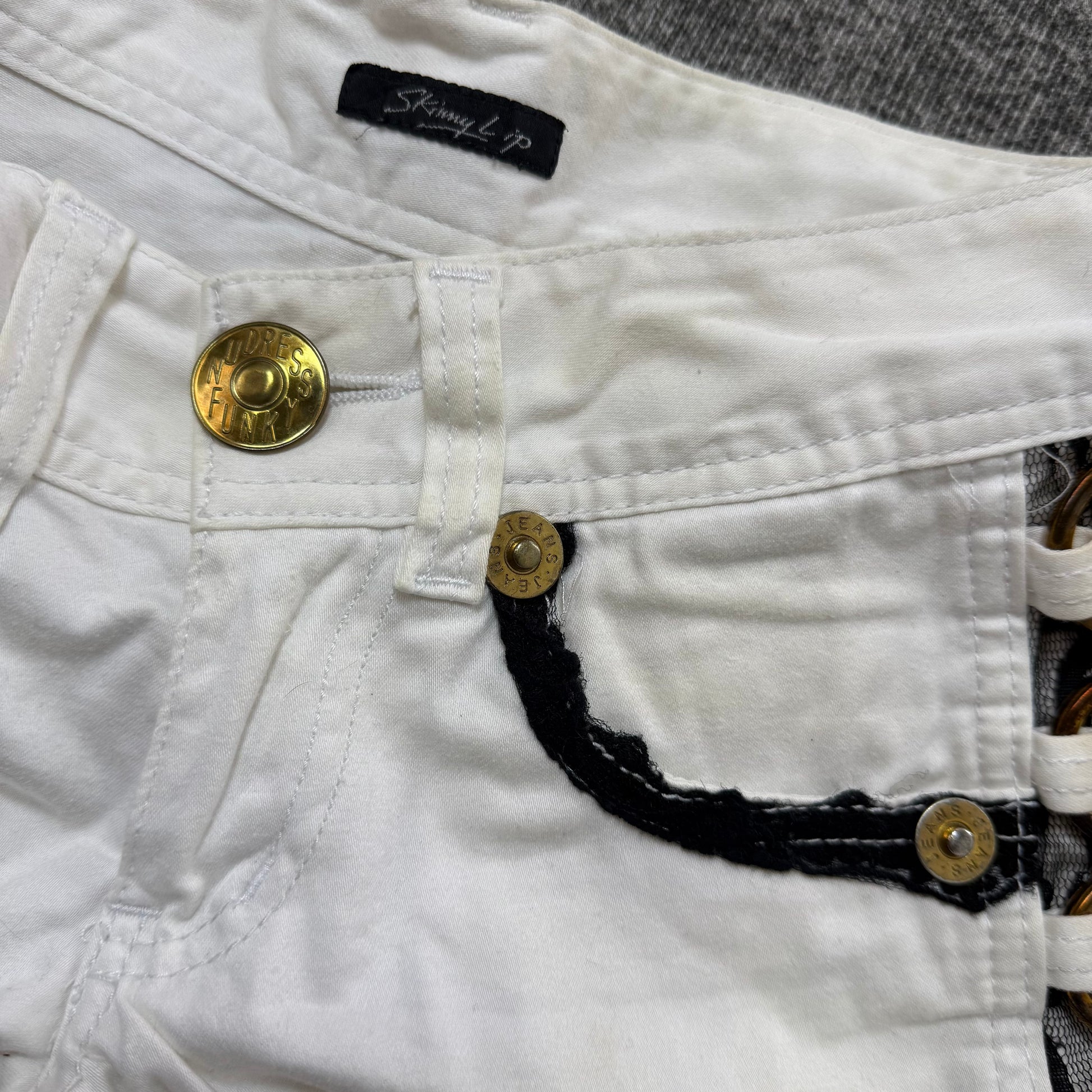 SINNY LIP SHORTS (2)༒