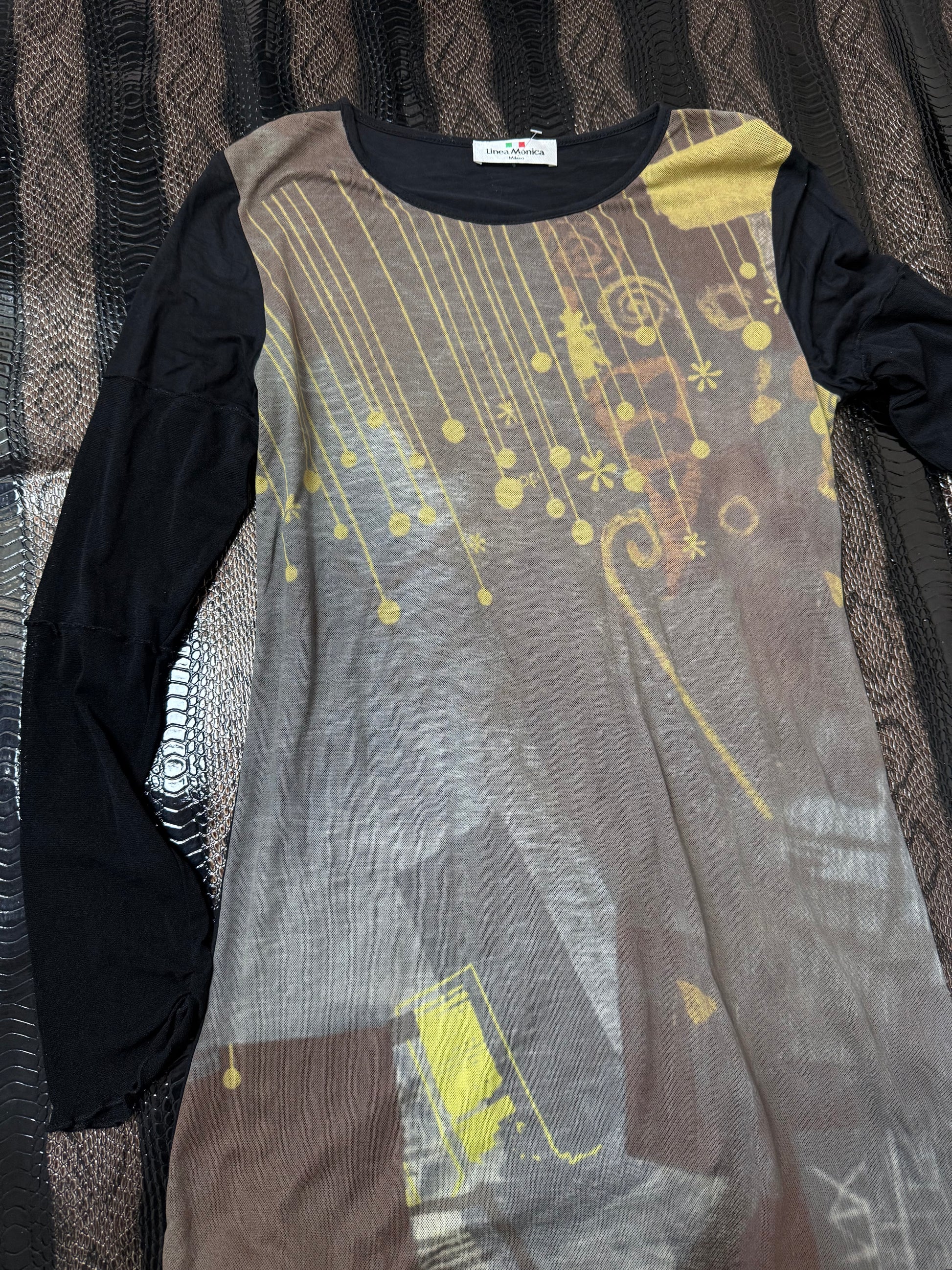 B2V LINEA MONICA GRAPHIC T ༒