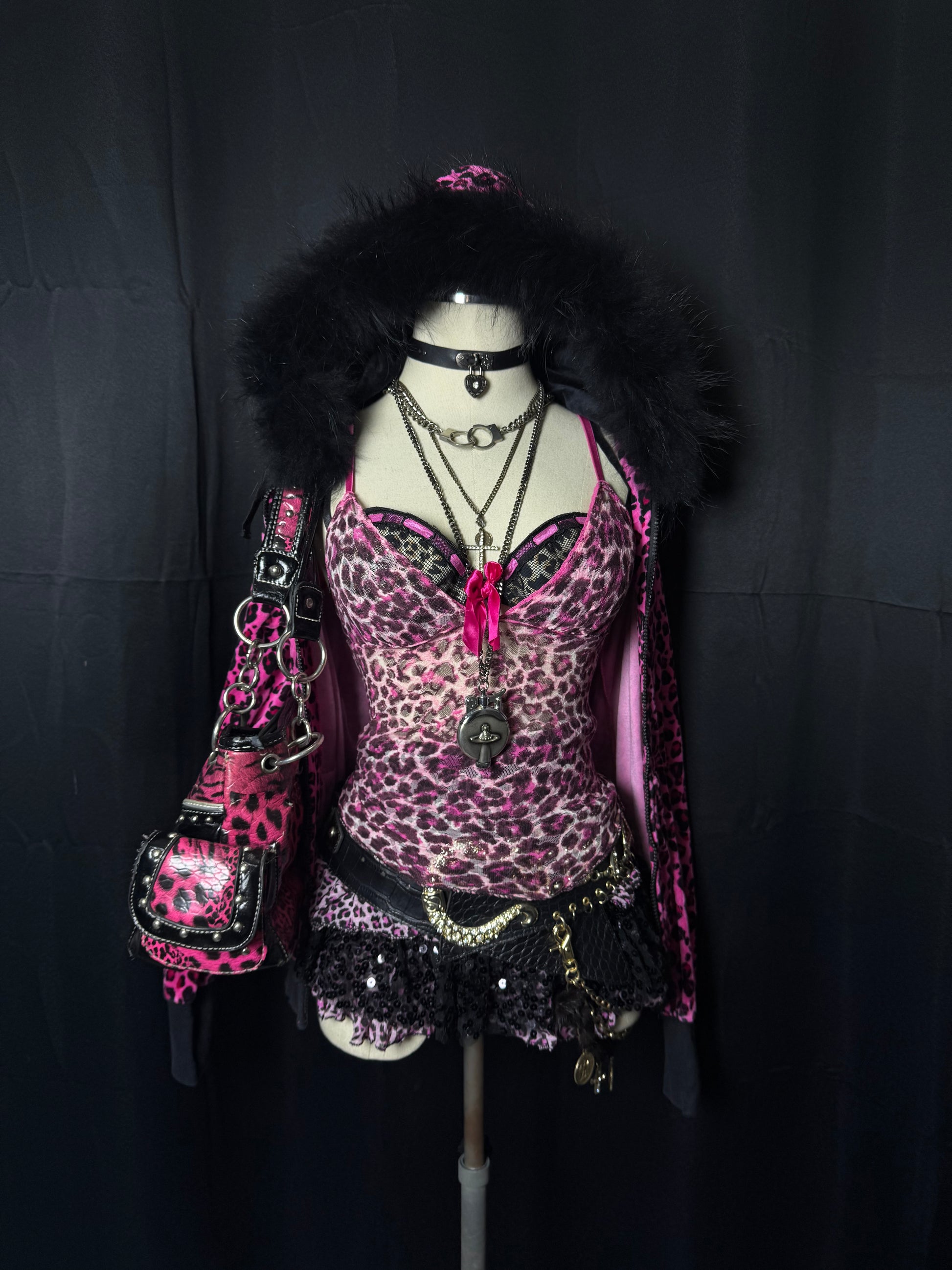 ༒𝐁𝟐𝐕༒𝟏 𝐎𝐅 𝟏 𝐋𝐈𝐌𝐈𝐓𝐄𝐃 𝐎𝐔𝐓𝐅𝐈𝐓