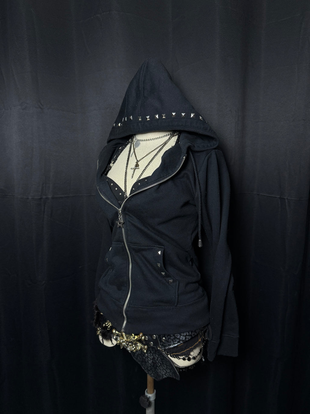 B2V-CLOZA HOODIE ༒