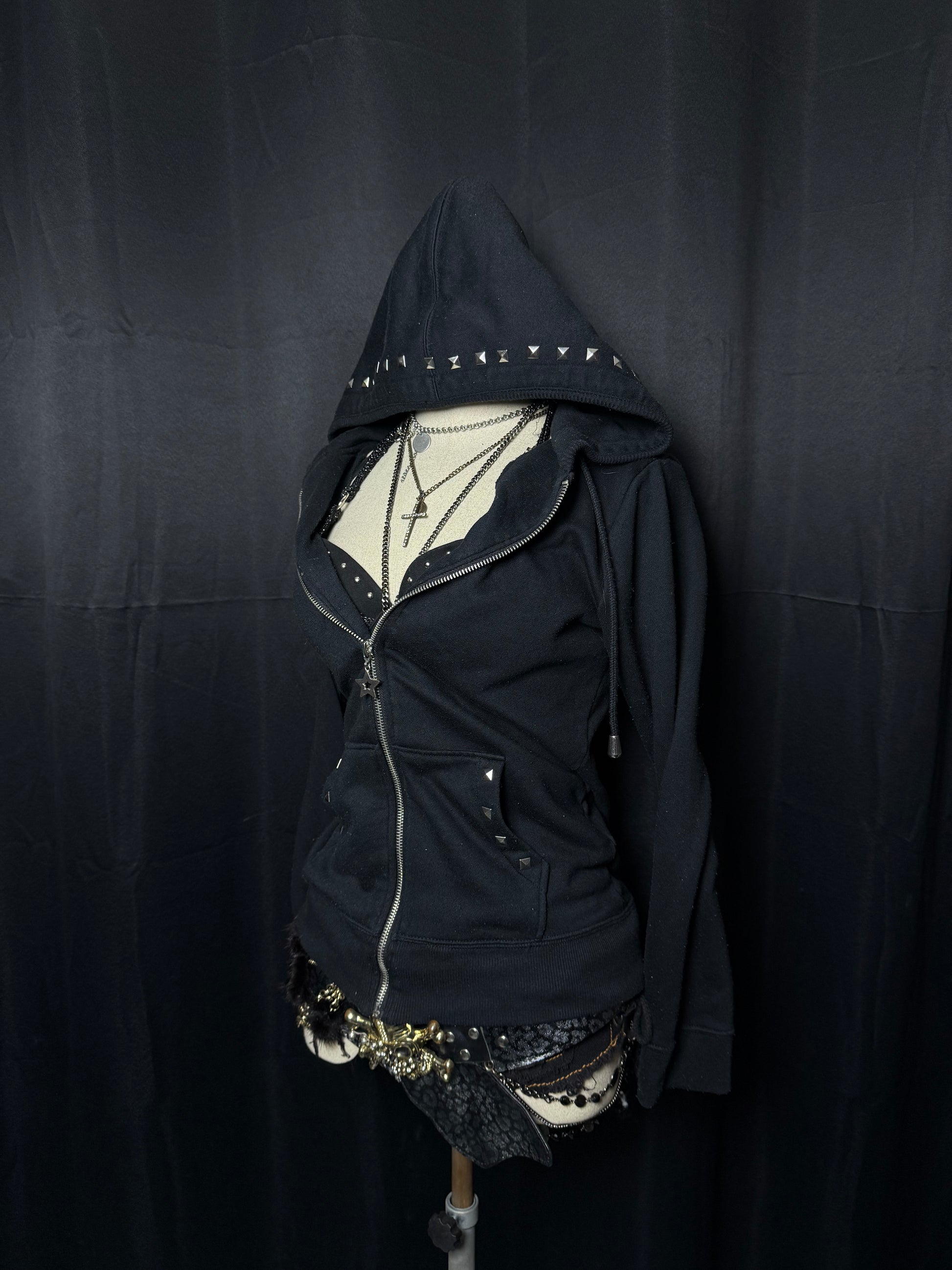 B2V-CLOZA HOODIE ༒