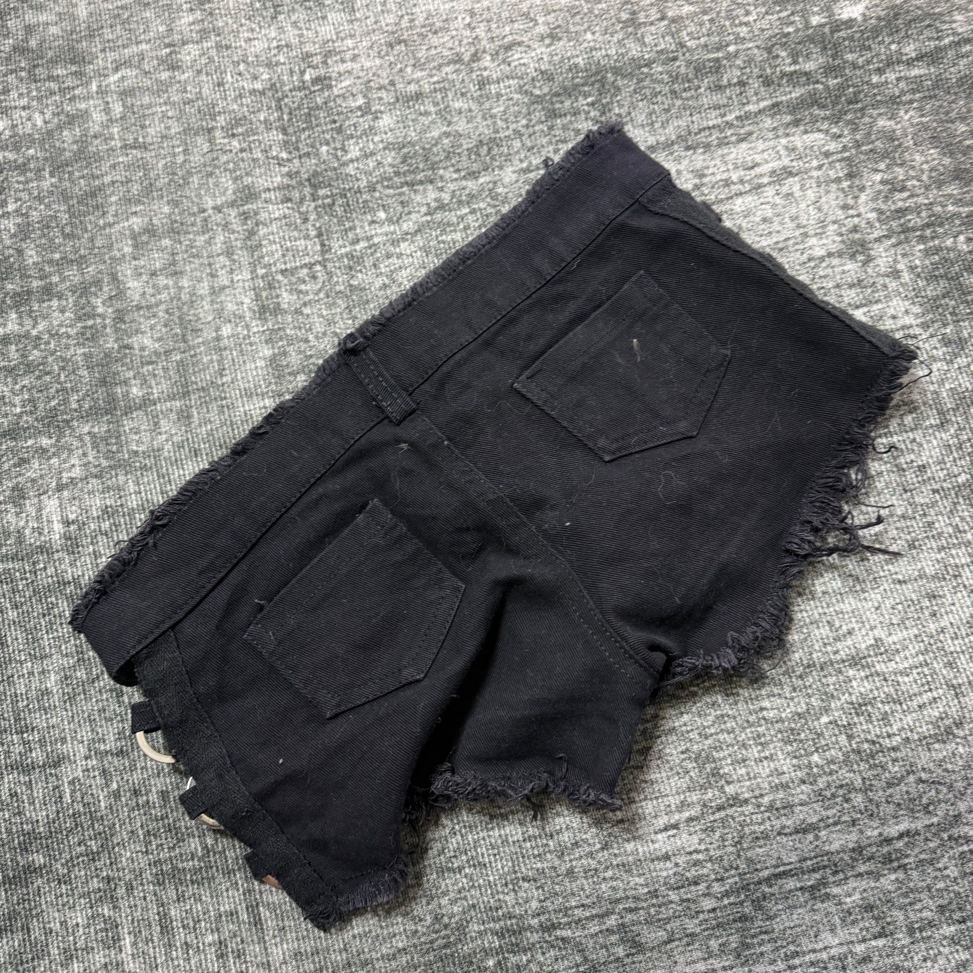 BLACK SHORT༒