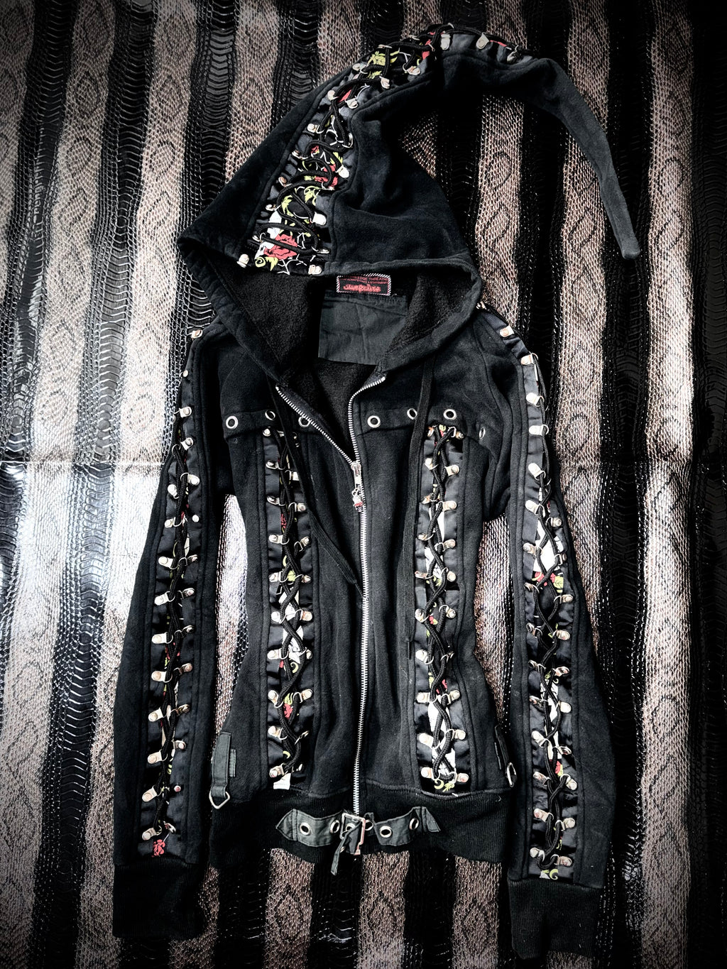 B2V JAWBREAKER HOODIE  ༒