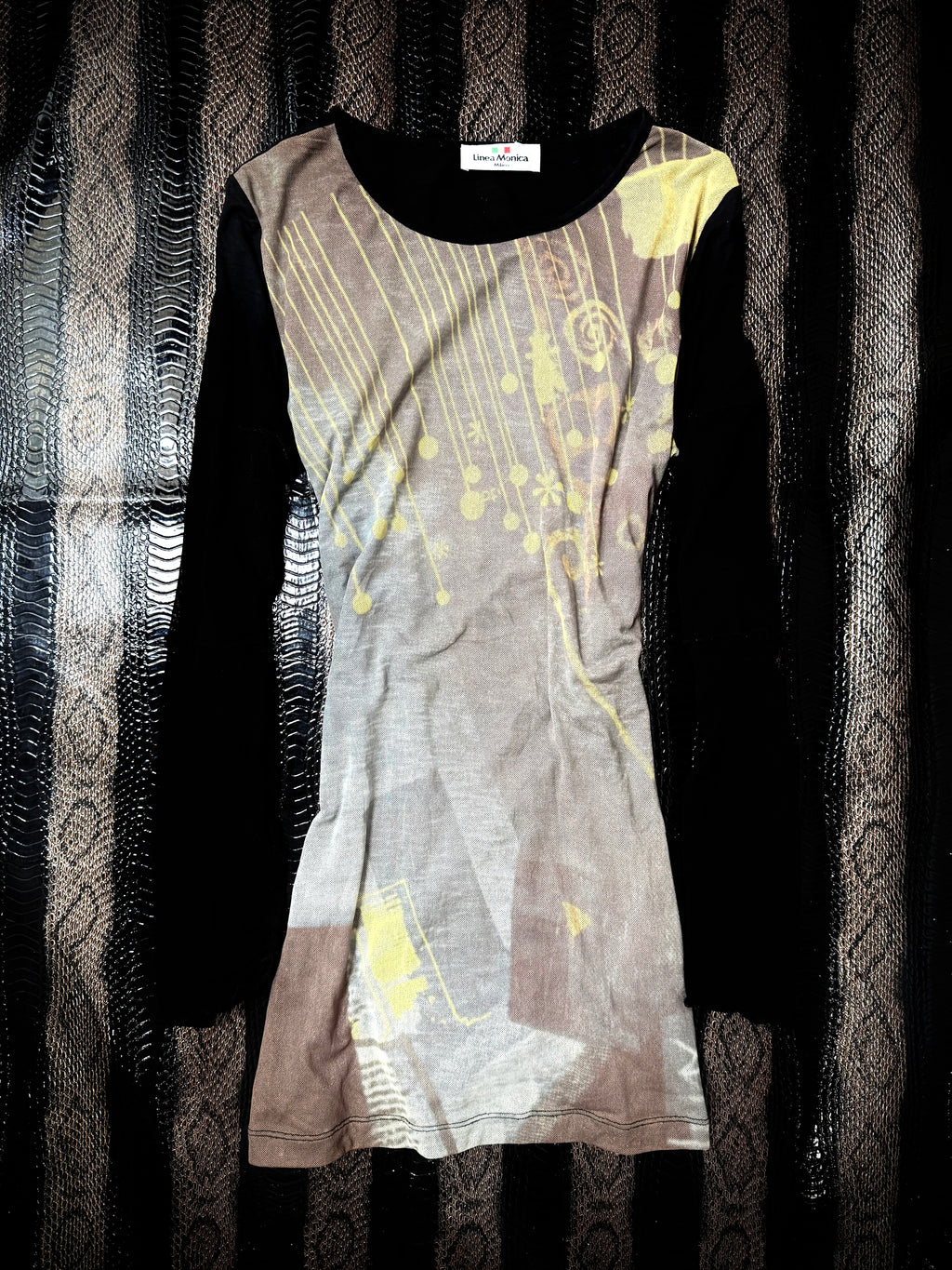 B2V LINEA MONICA GRAPHIC T ༒
