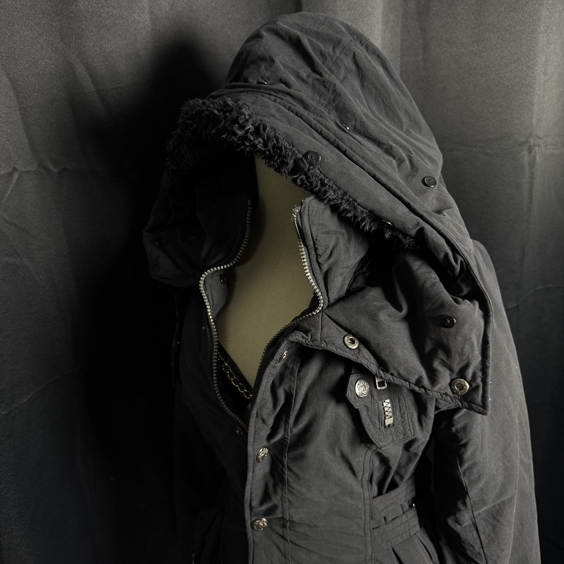 ༒Rote Rose༒
𝗦𝗜𝗭𝗘 (𝗜𝗡𝗖𝗛𝗘𝗦): 
ʙᴜꜱᴛ 39-44
ʟᴇɴɢᴛʜ 25
ᴄᴏɴᴅɪᴛɪᴏɴ: 8/10