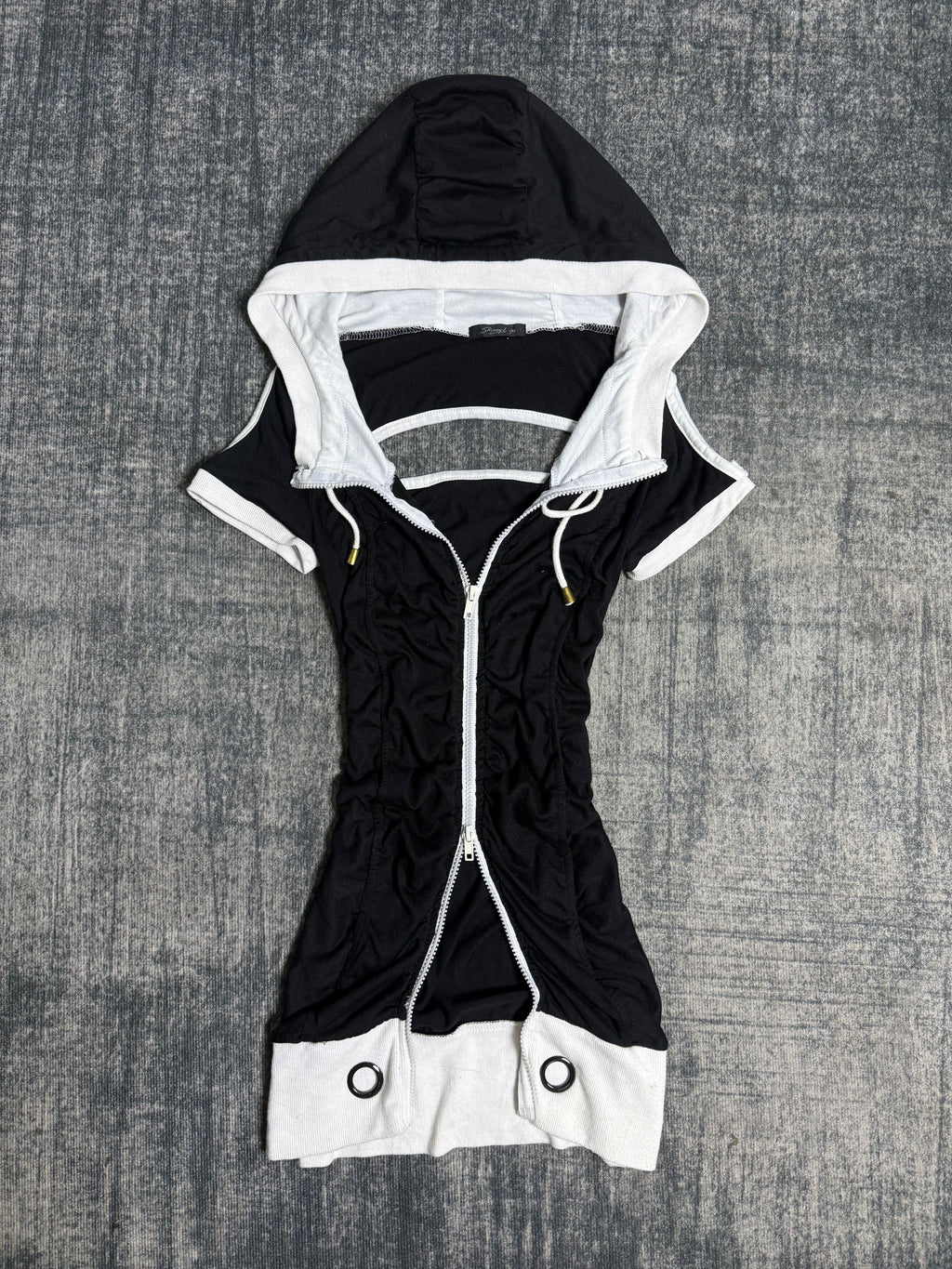 B2V-SKINNY LIPS HOODIE༒