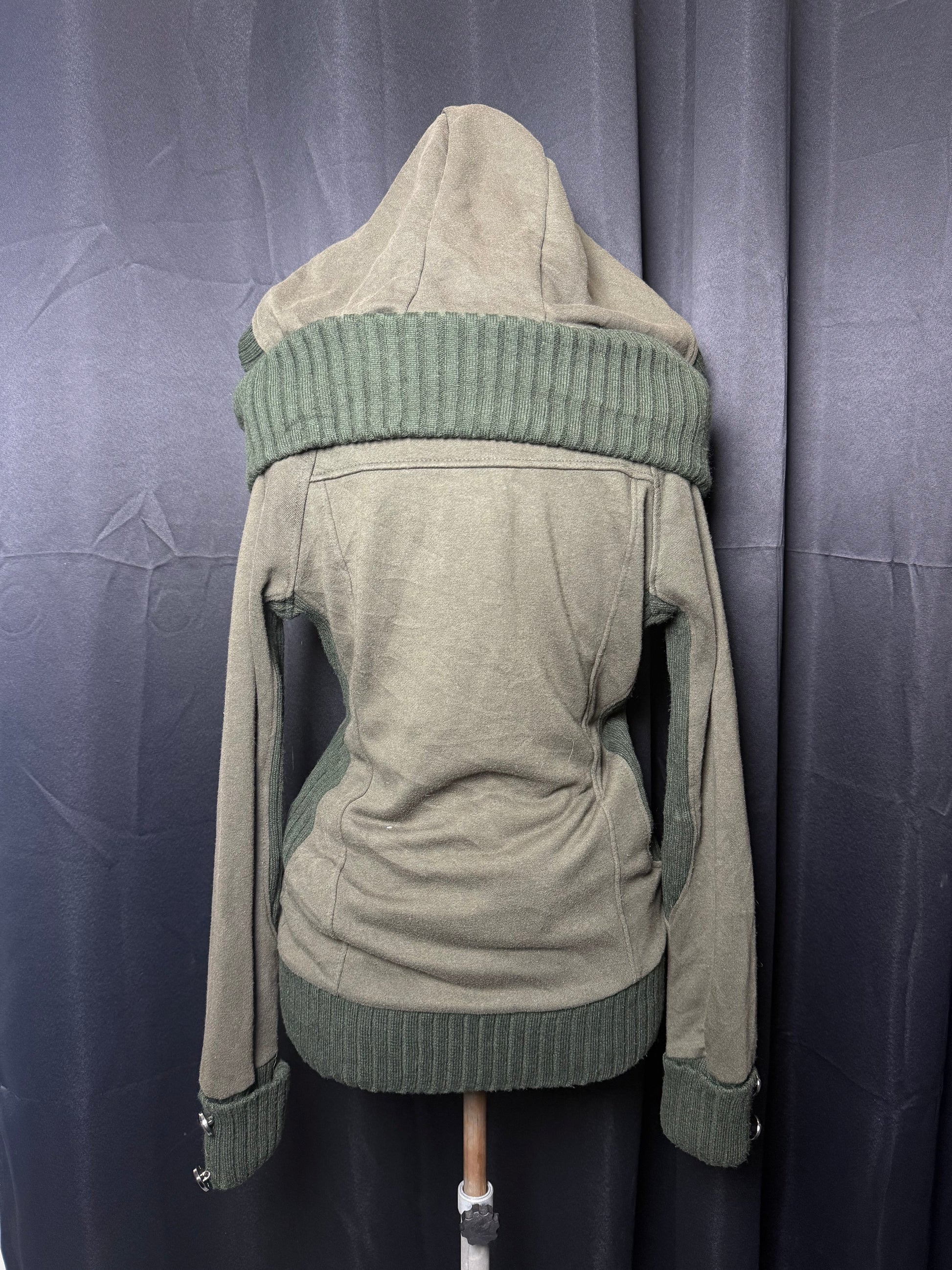 B2V-PRIVET BEACH HOODIE༒