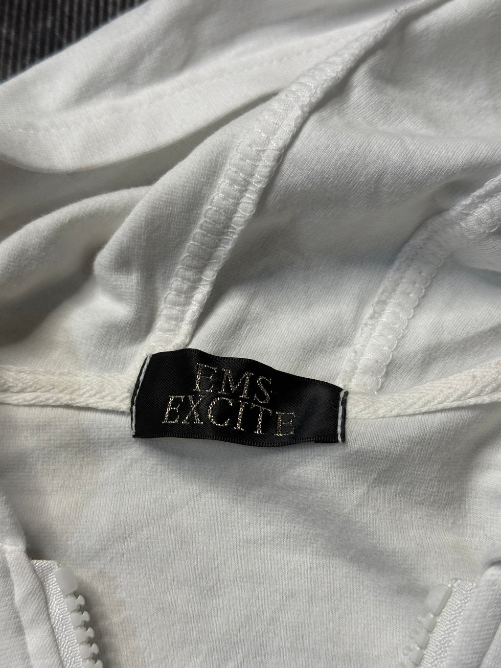 610726BAD2WEAR