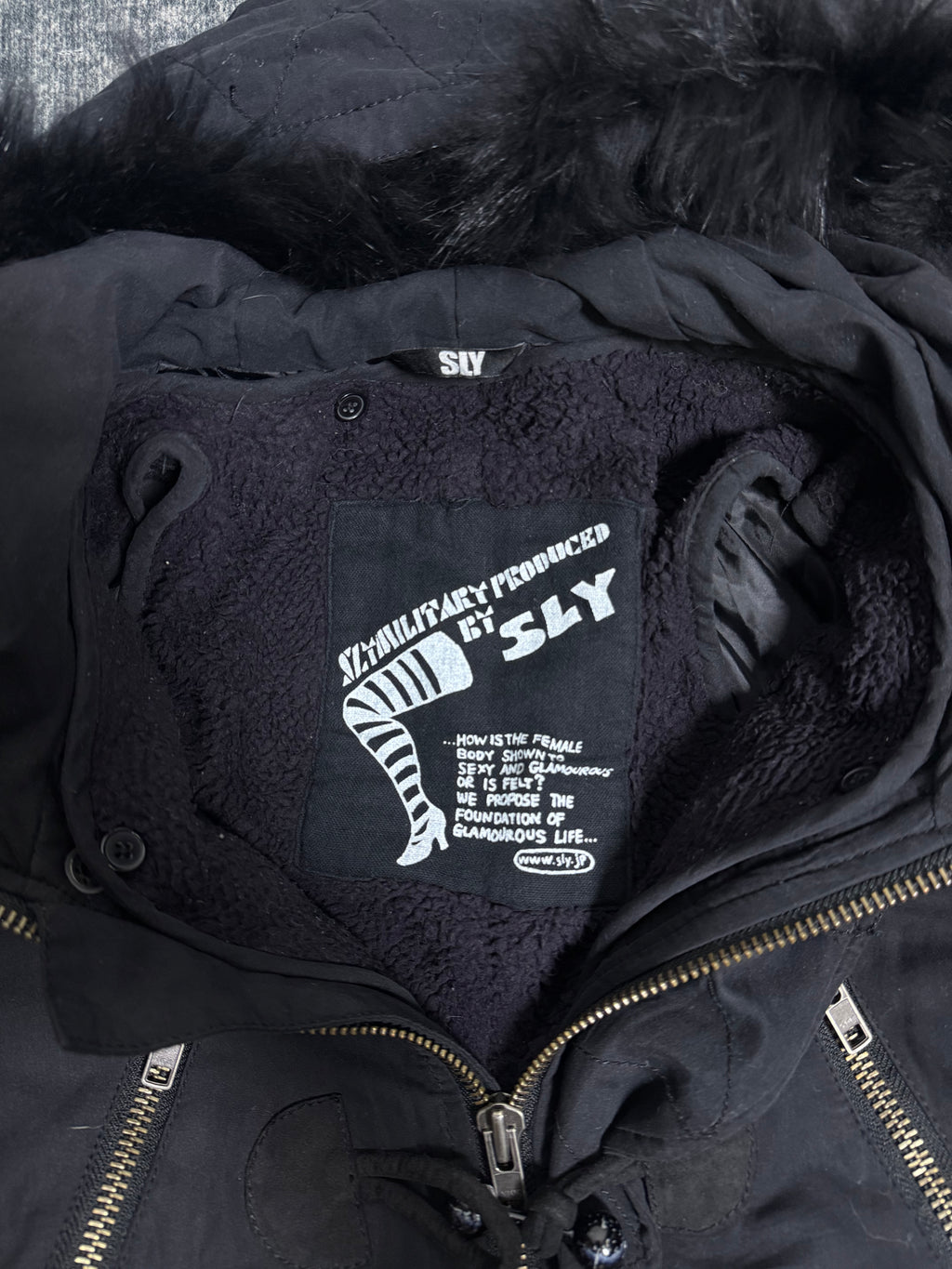 ༒SLY༒ 
𝗦𝗜𝗭𝗘 (𝗜𝗡𝗖𝗛𝗘𝗦): 
ʙᴜꜱᴛ 38-40
ʟᴇɴɢᴛʜ 28
ᴄᴏɴᴅɪᴛɪᴏɴ: 7/10 used