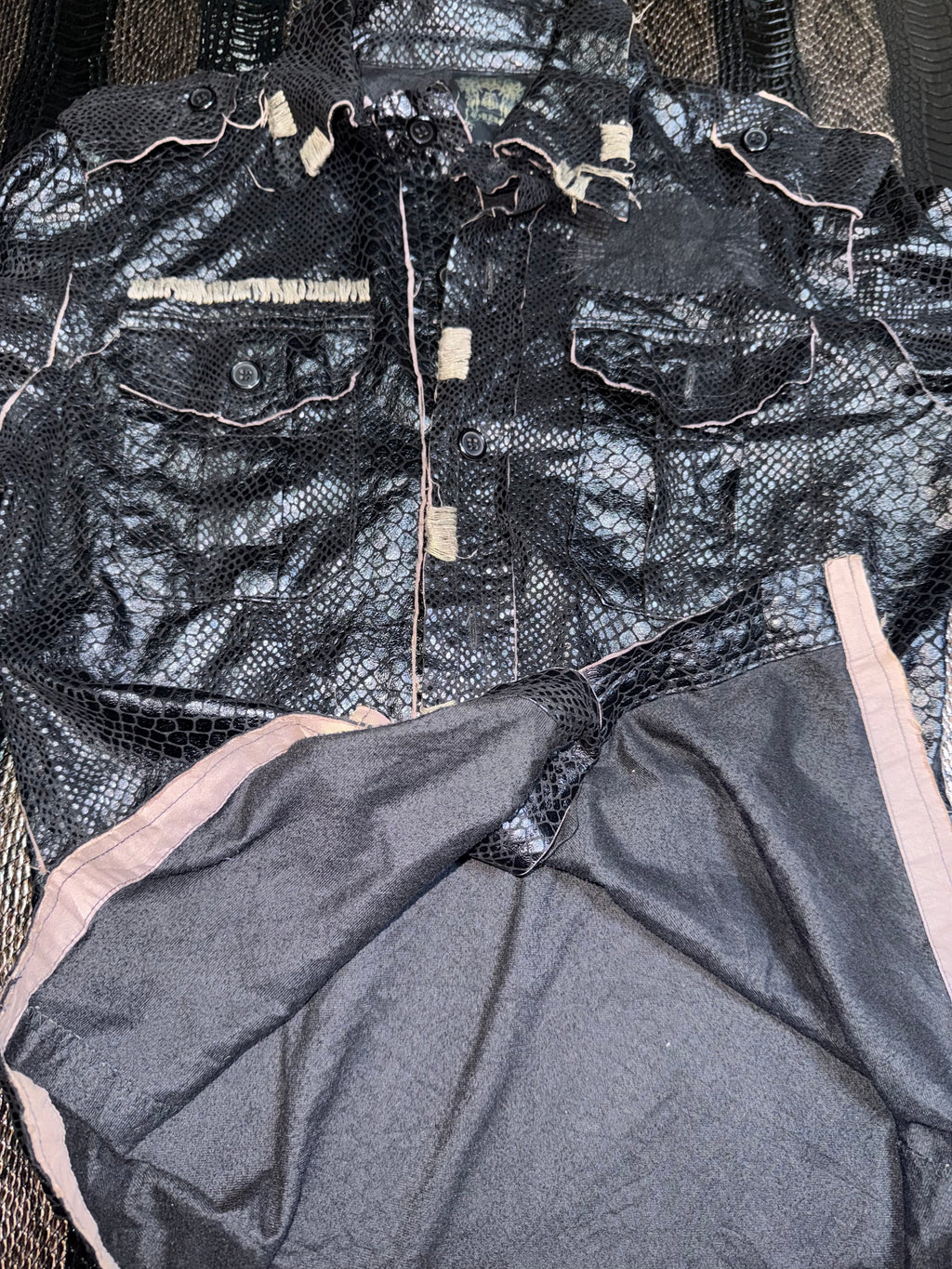 Snake Texture Shirt༒