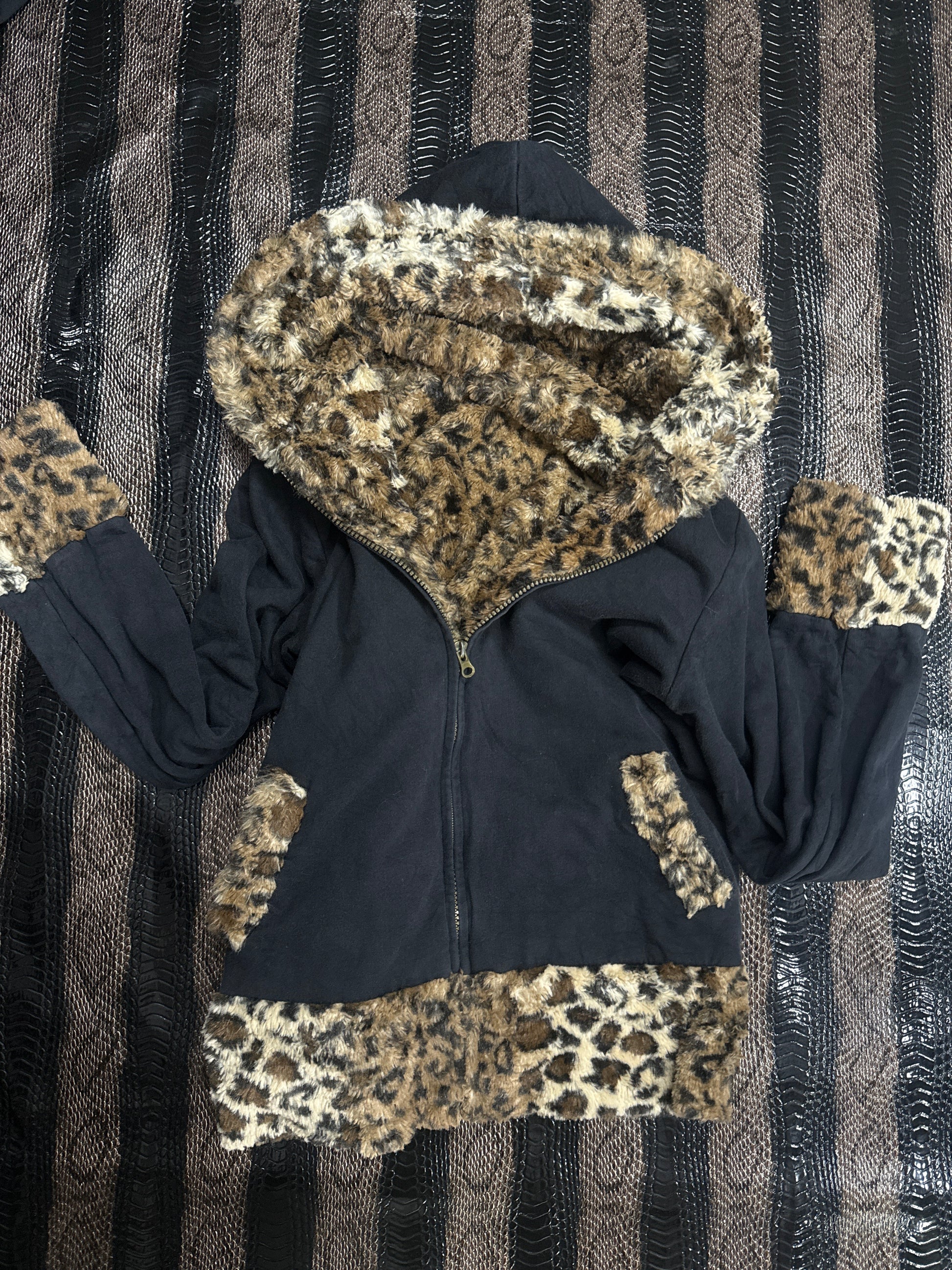 B2V-AIMERFEEL HOODIE༒