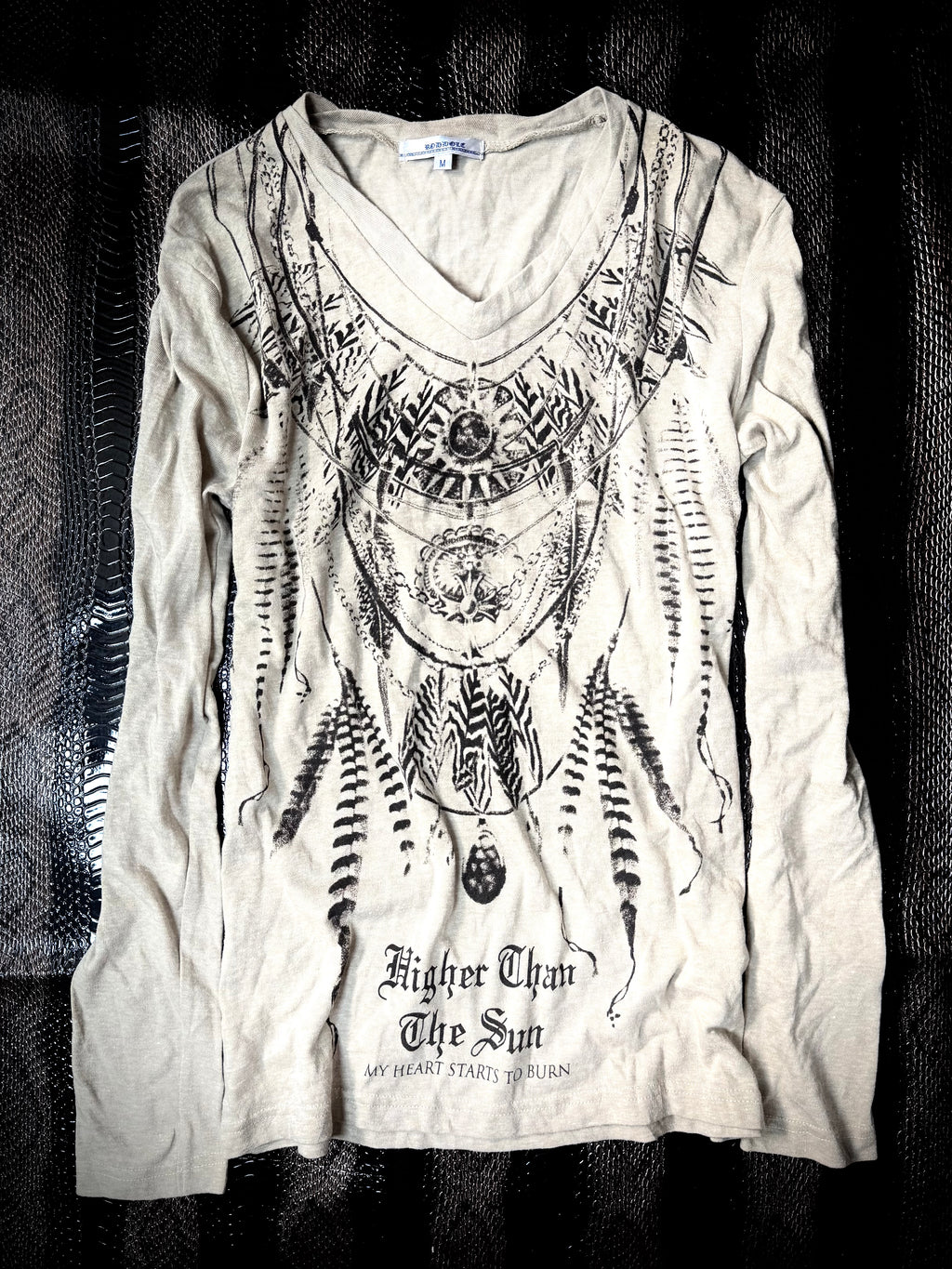B2V GRAPHIC T05 ༒