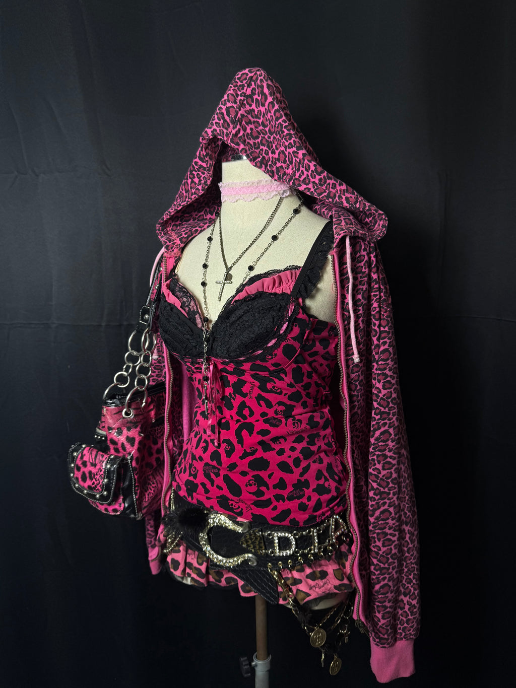 ༒𝐁𝟐𝐕༒𝟏 𝐎𝐅 𝟏 𝐋𝐈𝐌𝐈𝐓𝐄𝐃 𝐎𝐔𝐓𝐅𝐈𝐓