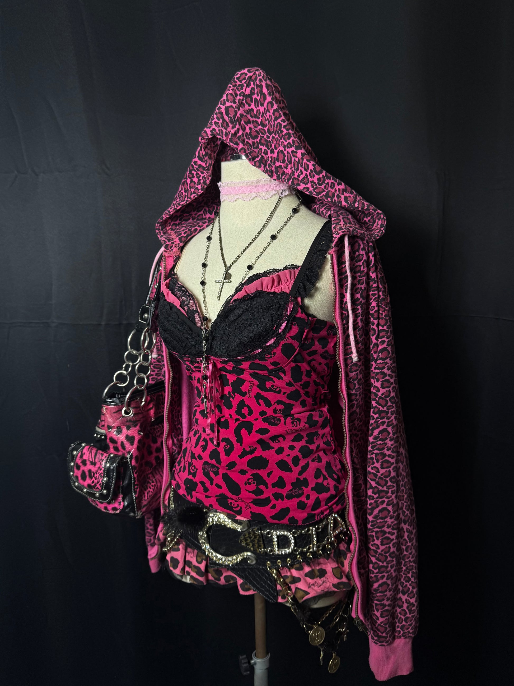 ༒𝐁𝟐𝐕༒𝟏 𝐎𝐅 𝟏 𝐋𝐈𝐌𝐈𝐓𝐄𝐃 𝐎𝐔𝐓𝐅𝐈𝐓