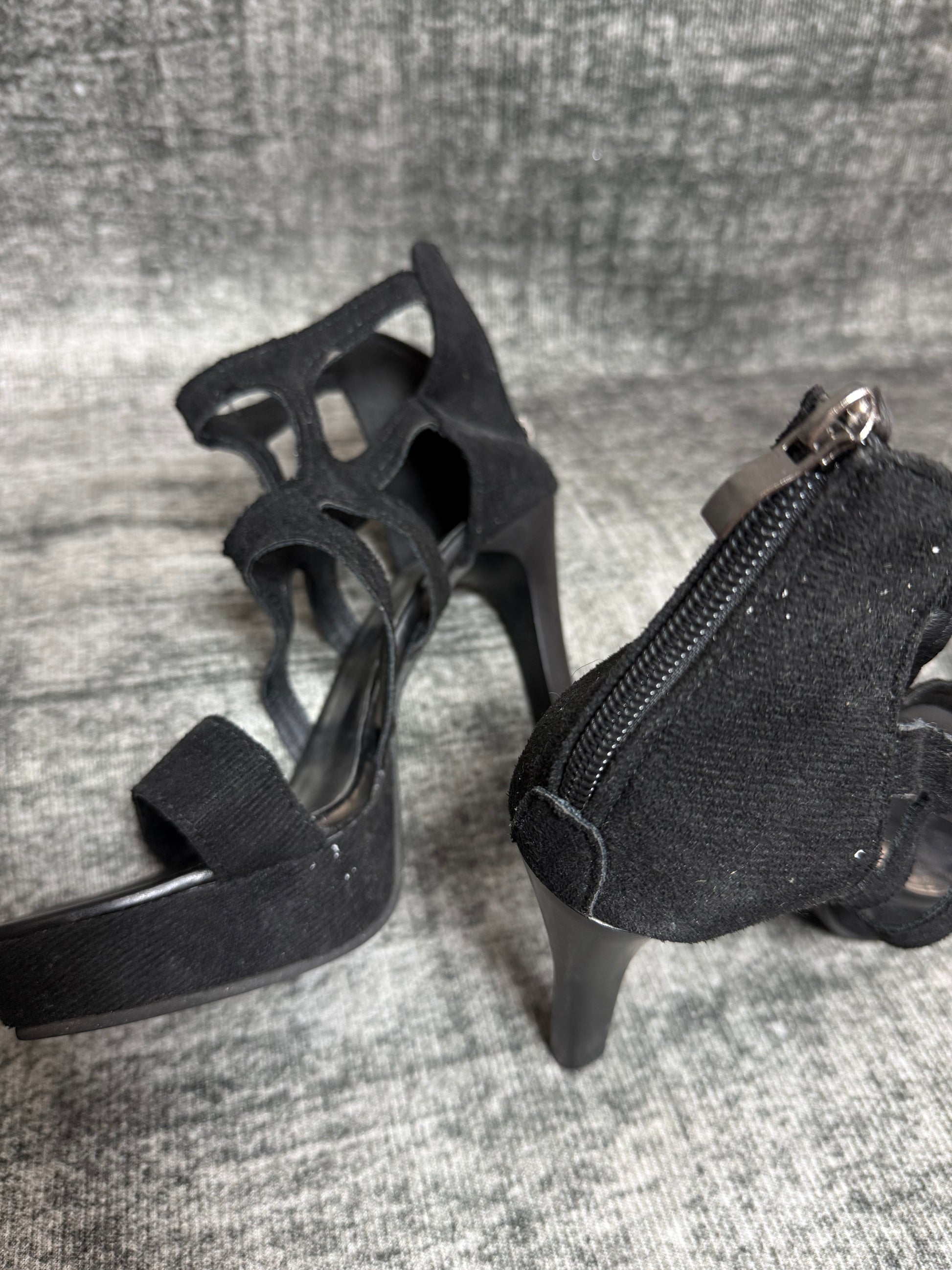 BLACK HIGH HEELS
