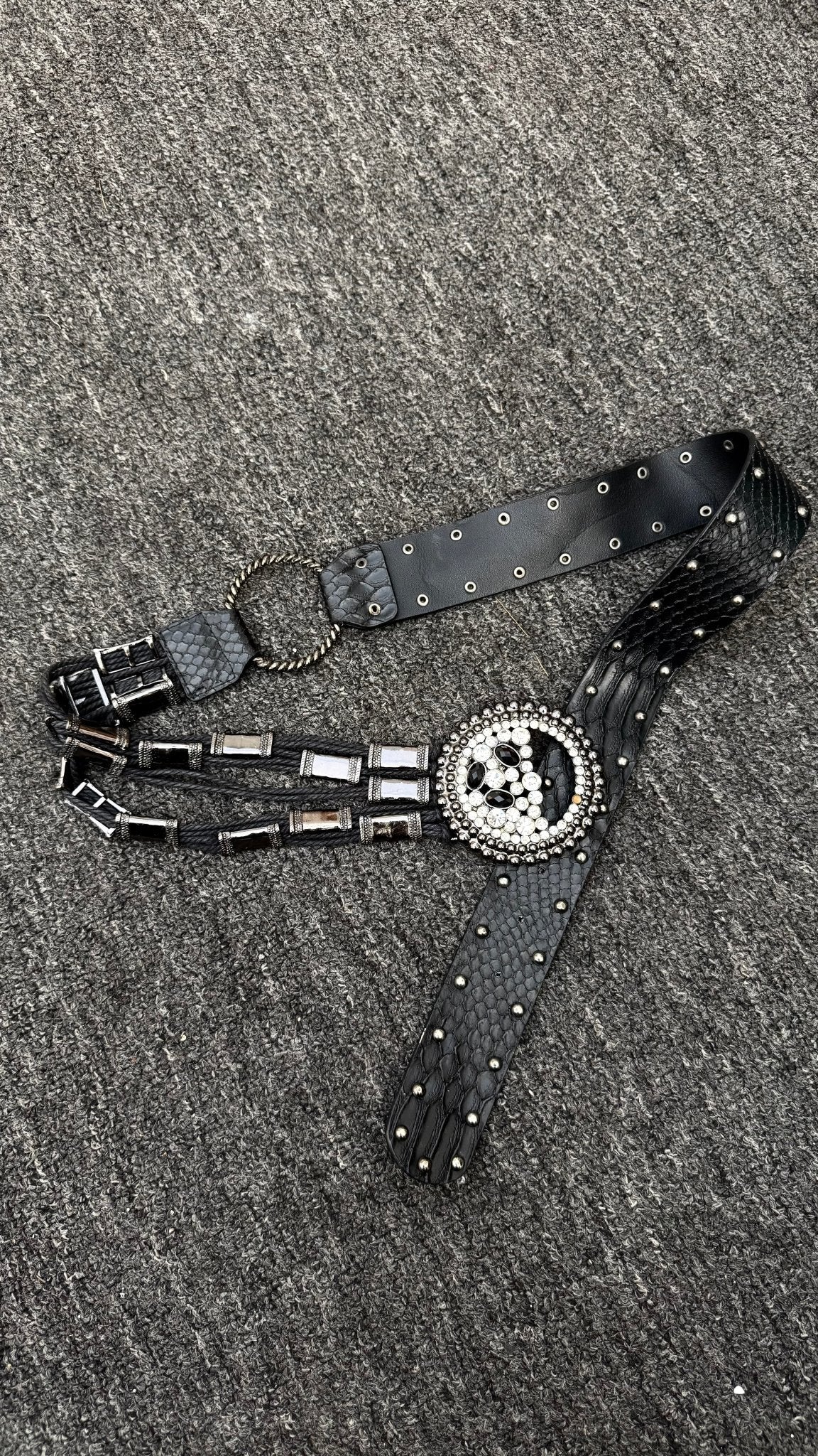 2pieces of the belt vintage streetwear thrift y2k clothing by B2V_BAD2WEAR