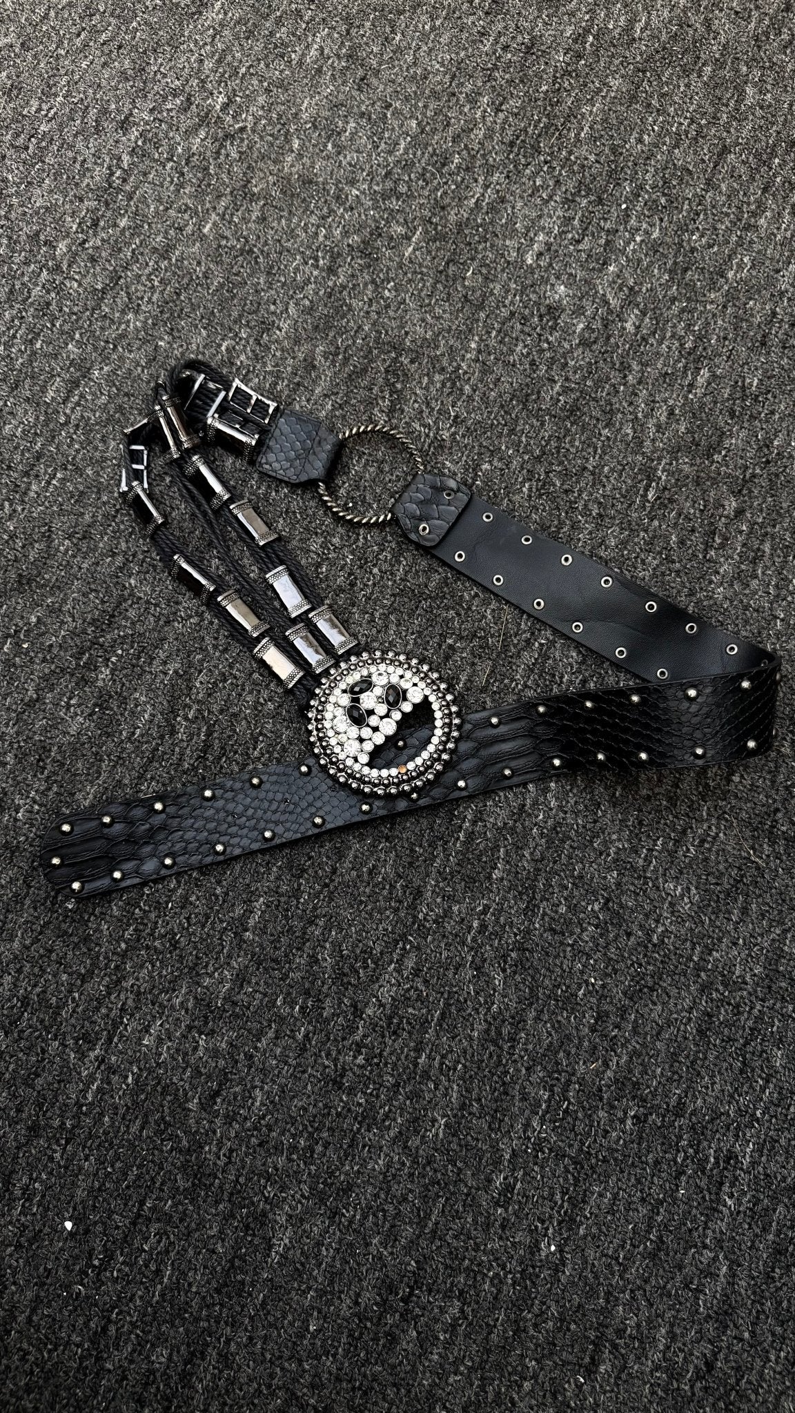 2pieces of the belt vintage streetwear thrift y2k clothing by B2V_BAD2WEAR