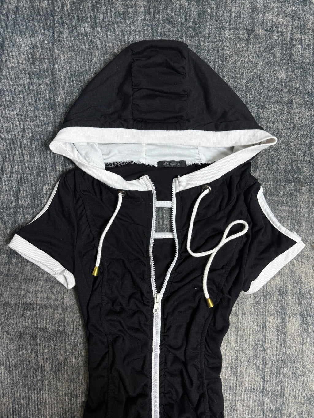 B2V-SKINNY LIPS HOODIE༒