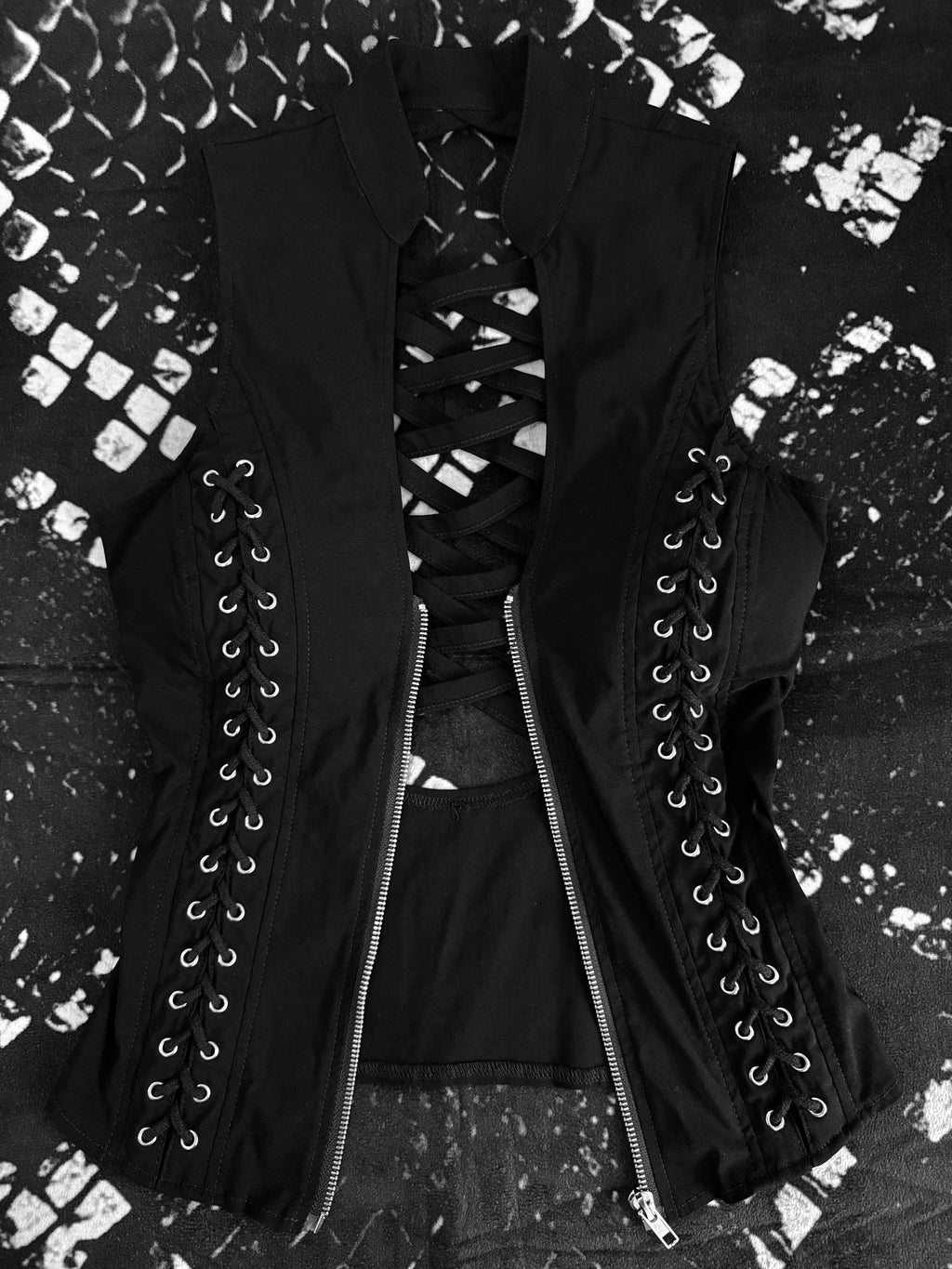 ༒ Black lace-up corset vest ༒