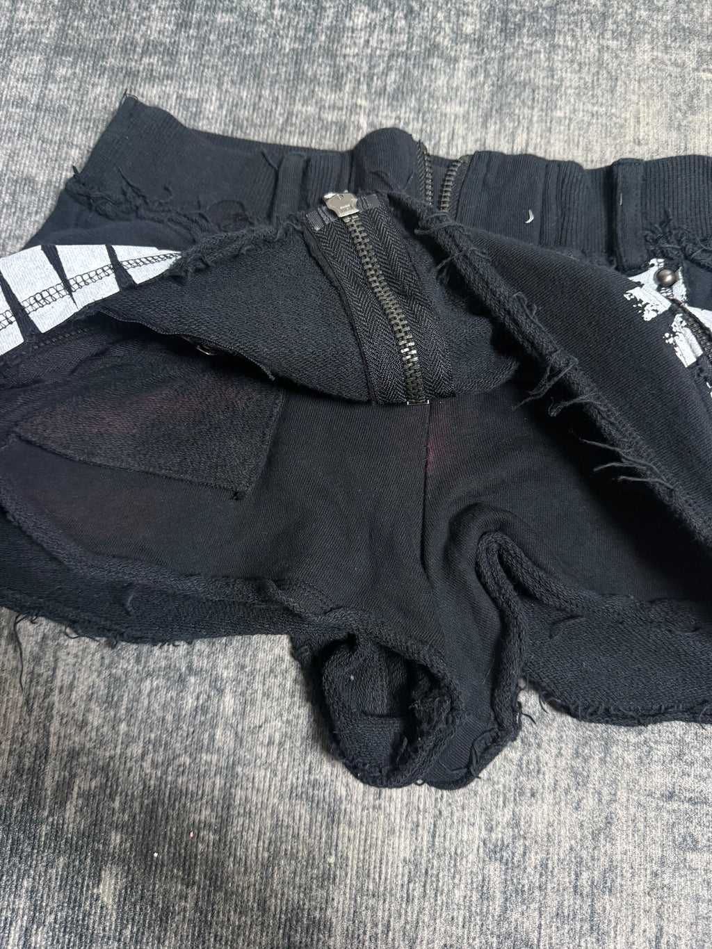 B2V-GHOST OF HARLEM SHORT༒