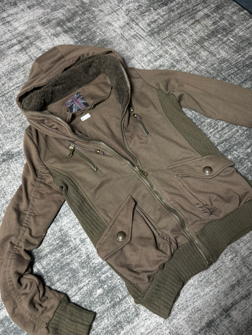 1000826BAD2WEAR