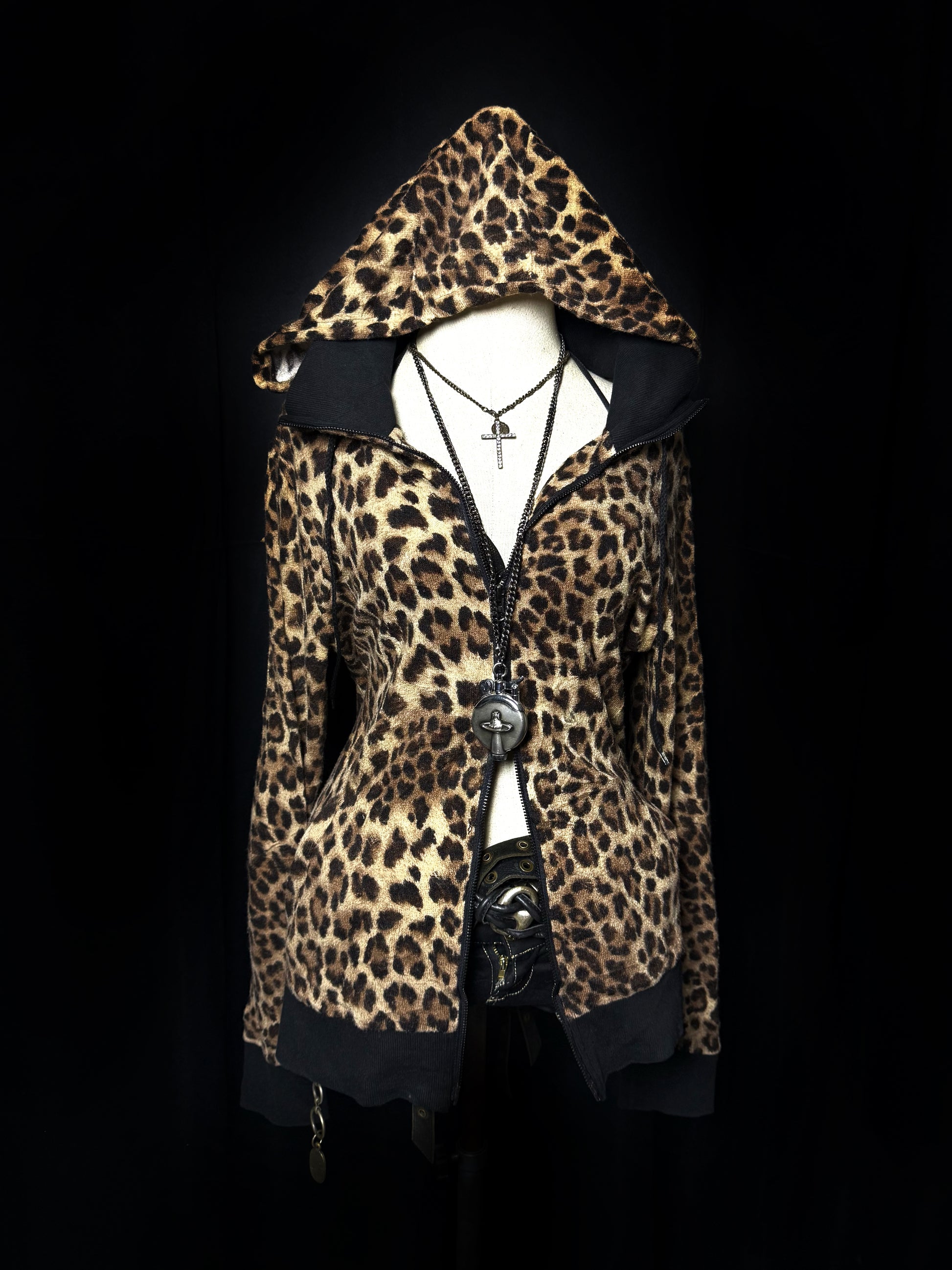 B2V-THE EXCLUSIVE HOODIE༒