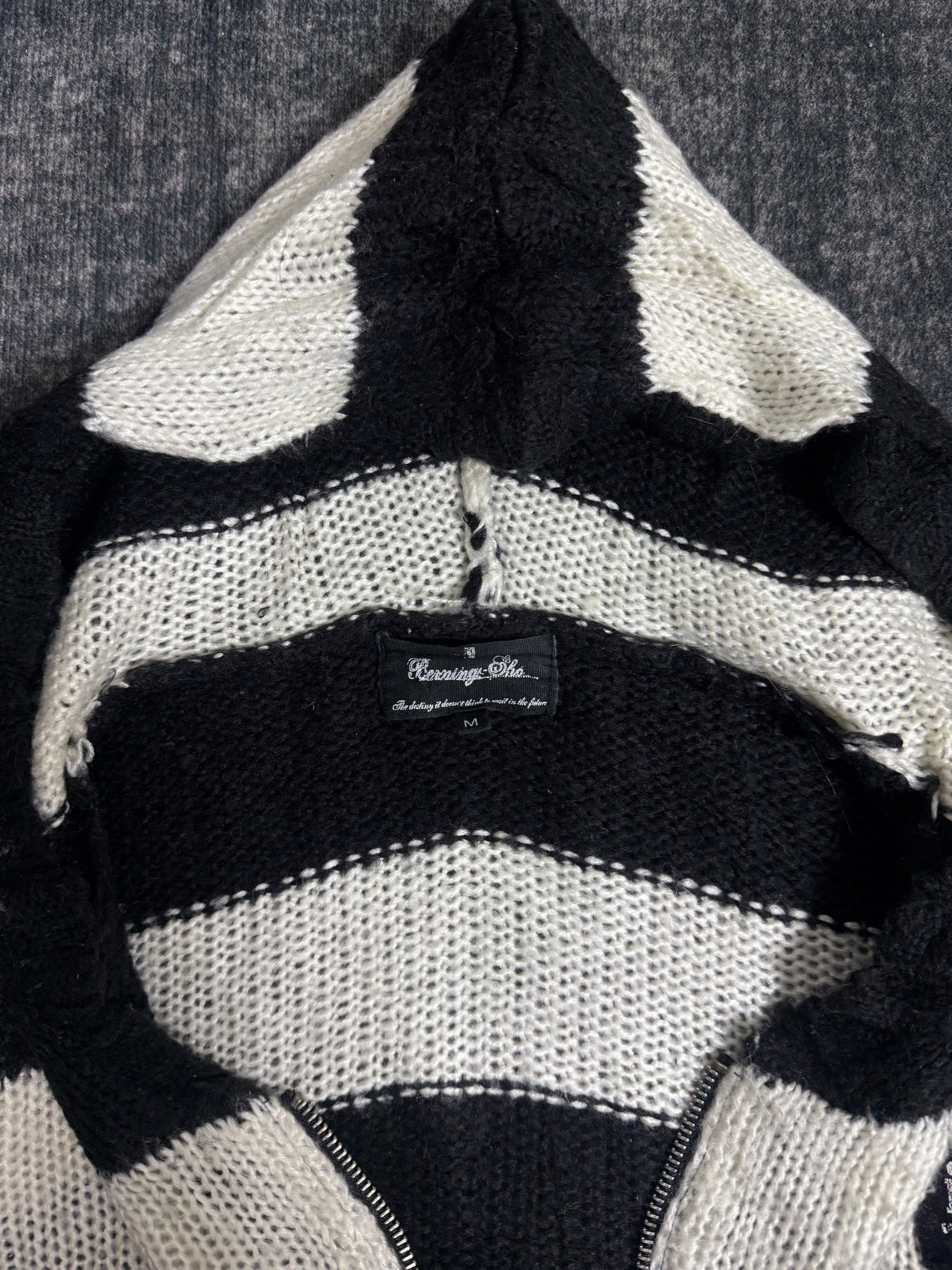 B2V-BERNING SHO HOODIE༒