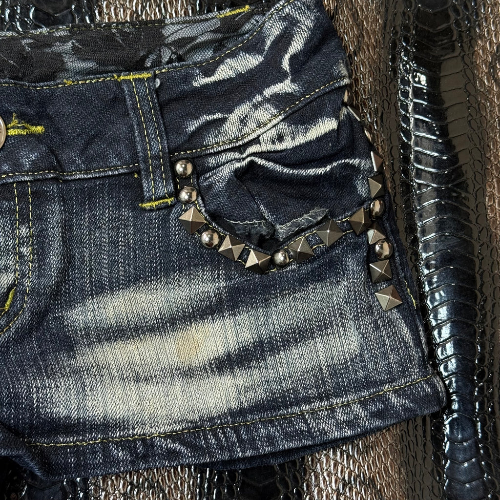 B2V CHU XX SHORTS 01 ༒