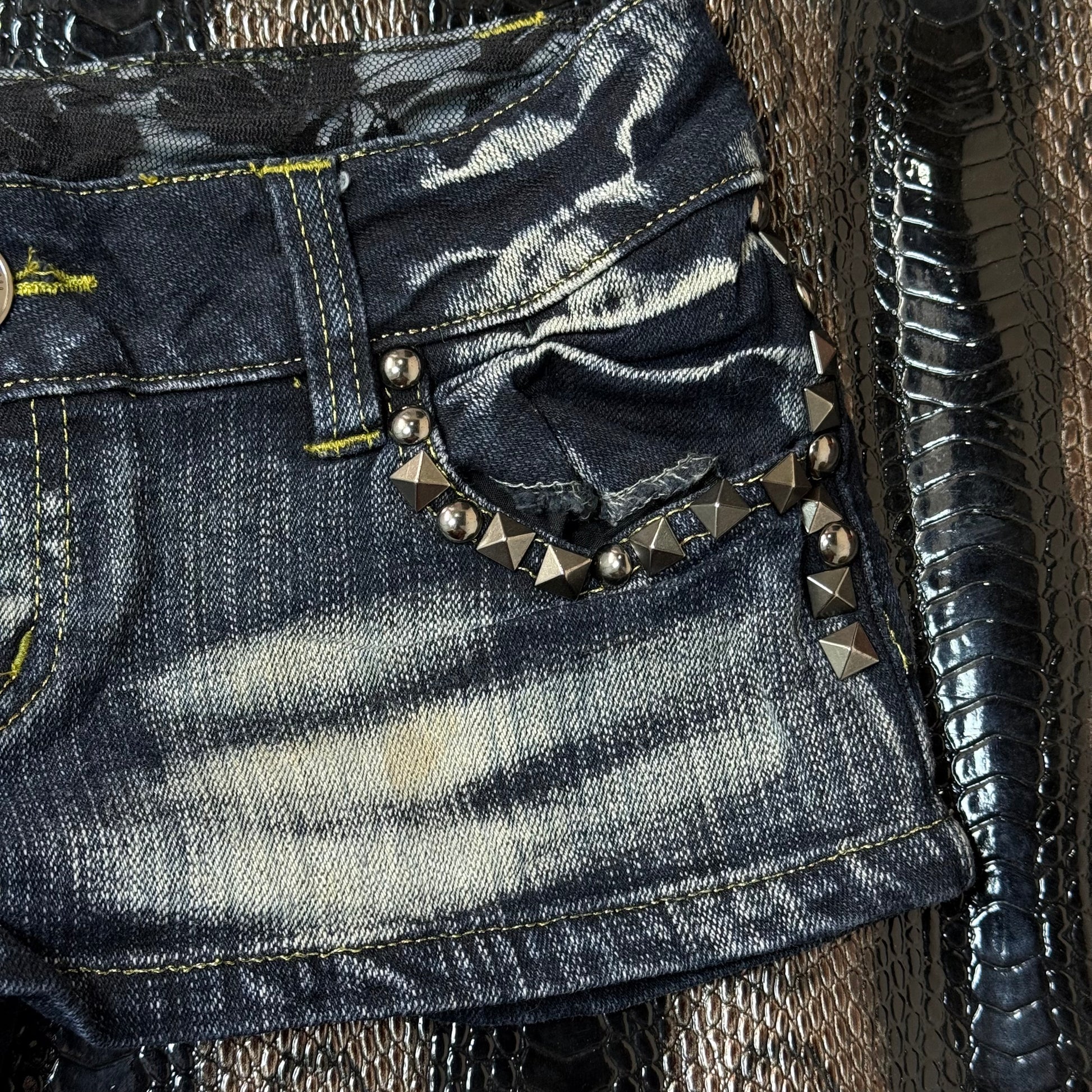 B2V CHU XX SHORTS 01 ༒