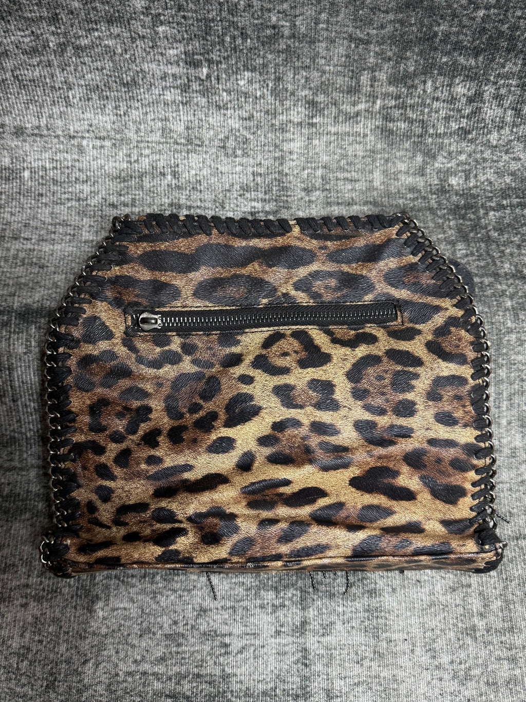 LEOPARD W CHAINS SHOULDER BAG