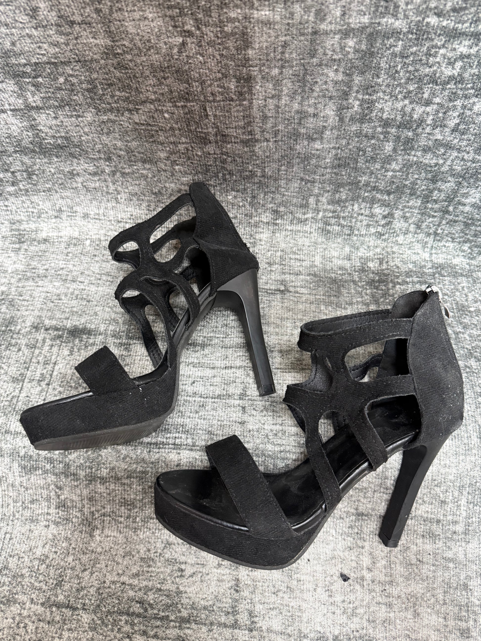 BLACK HIGH HEELS