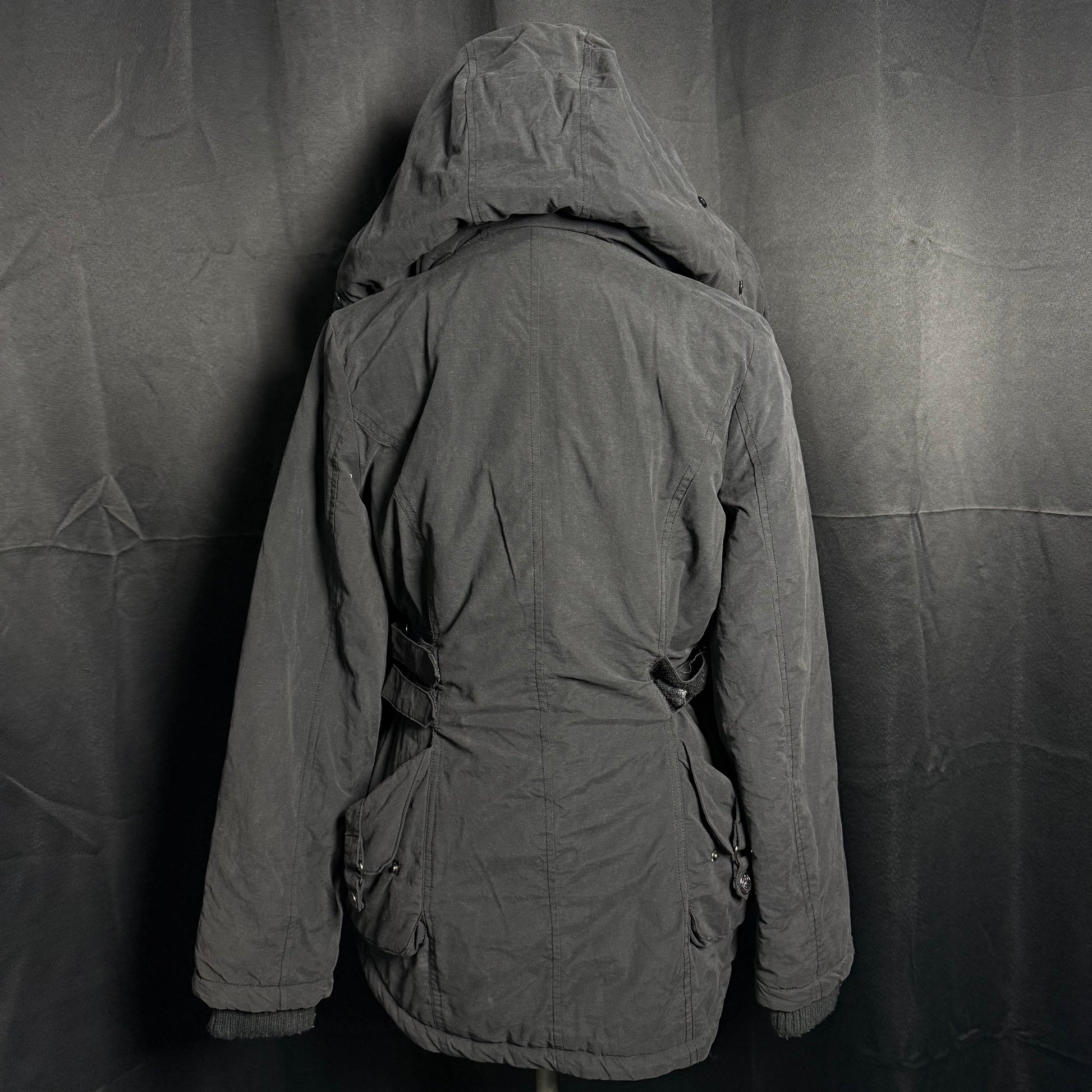 ༒Rote Rose༒
𝗦𝗜𝗭𝗘 (𝗜𝗡𝗖𝗛𝗘𝗦): 
ʙᴜꜱᴛ 39-44
ʟᴇɴɢᴛʜ 25
ᴄᴏɴᴅɪᴛɪᴏɴ: 8/10