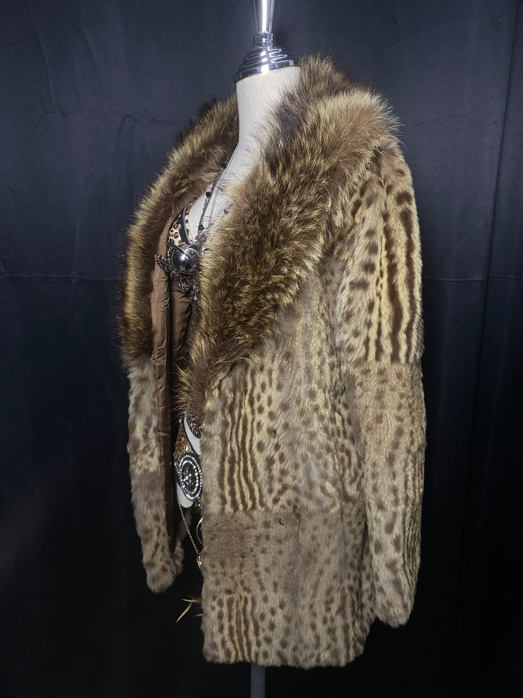 ༒𝐁𝟐𝐕༒𝟏 𝐎𝐅 𝟏 𝐋𝐈𝐌𝐈𝐓𝐄𝐃 𝐎𝐔𝐓𝐅𝐈𝐓