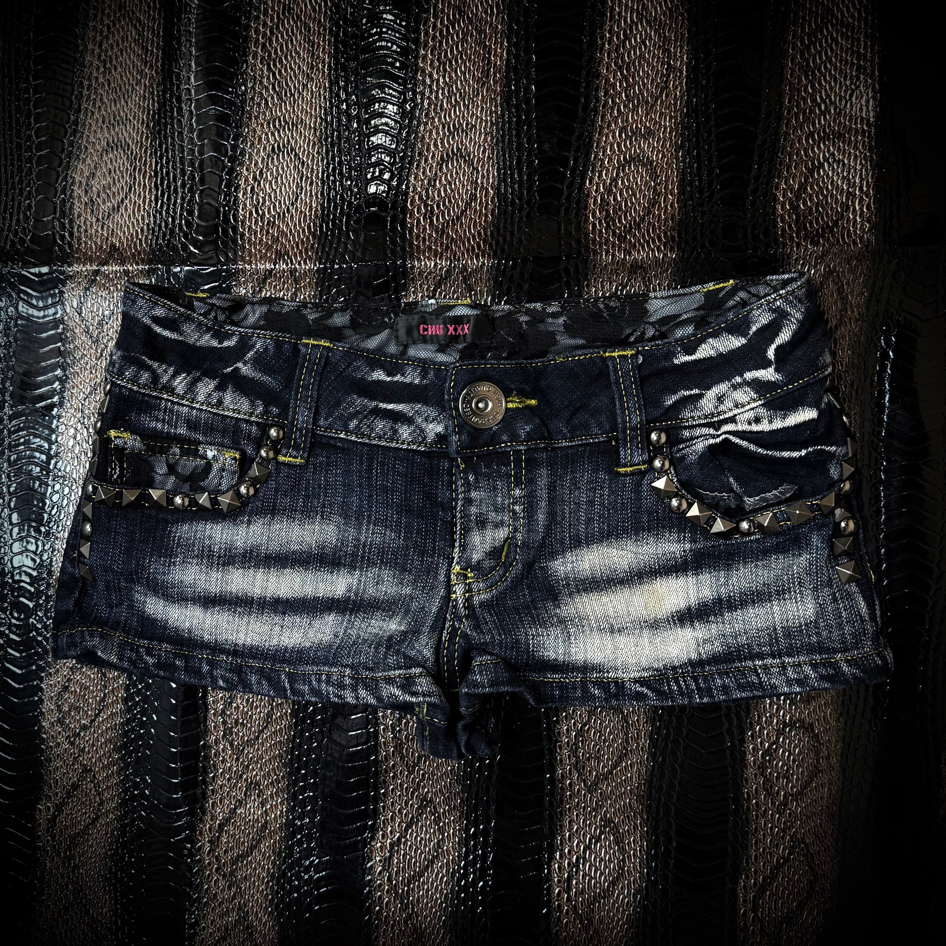 B2V CHU XX SHORTS 01 ༒