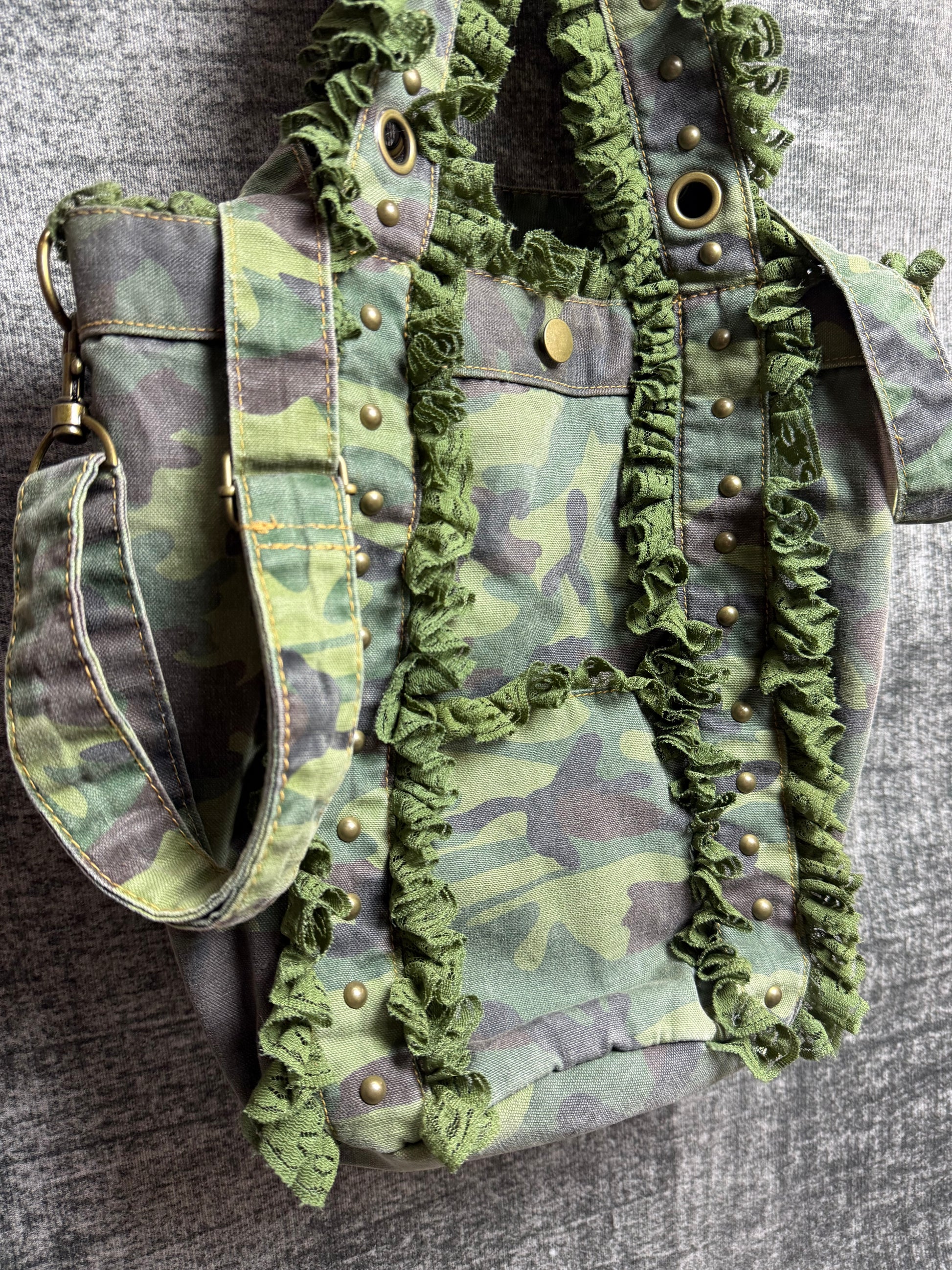 CAMO CROSS BODY BAG