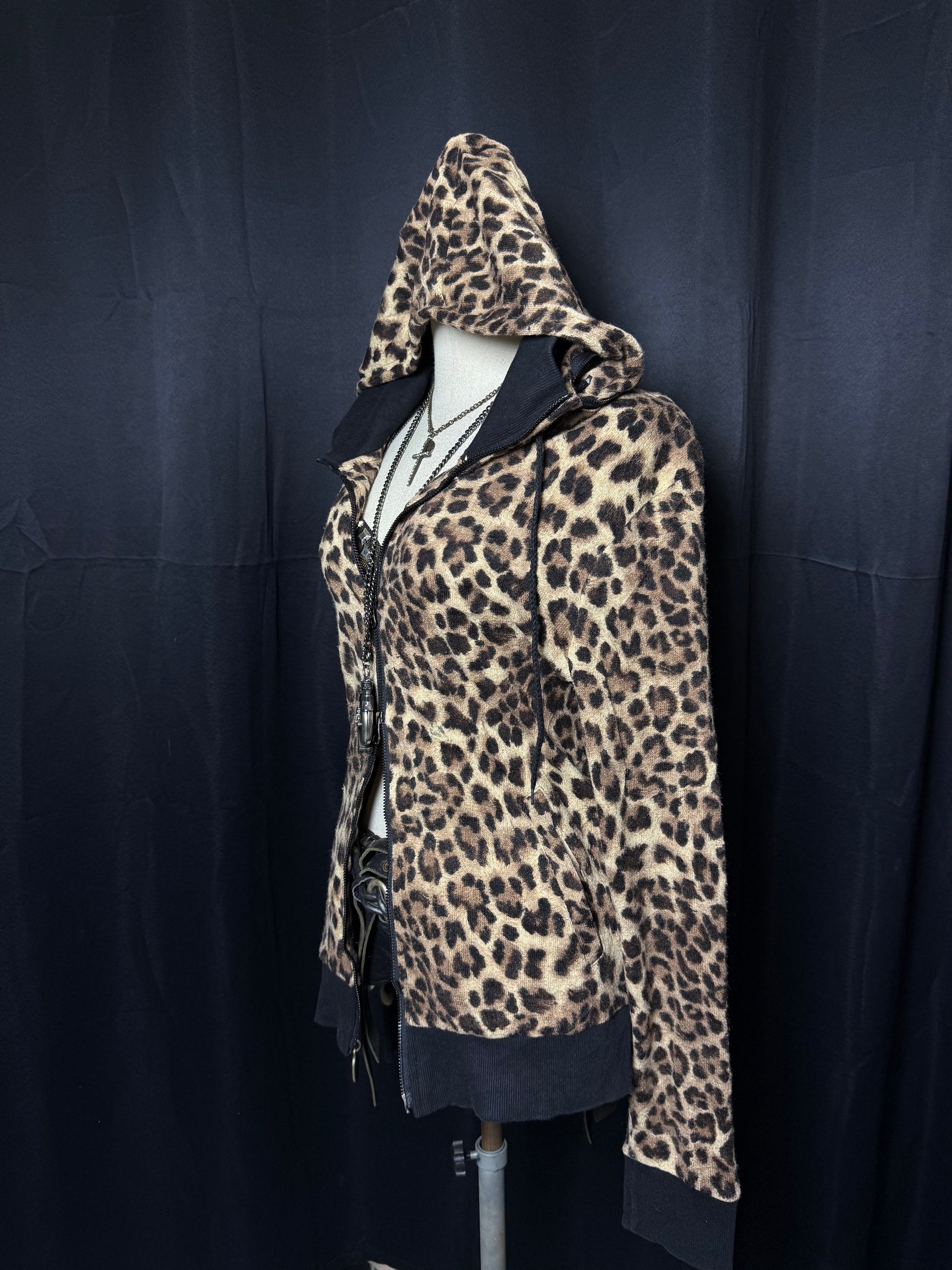 B2V-THE EXCLUSIVE HOODIE༒