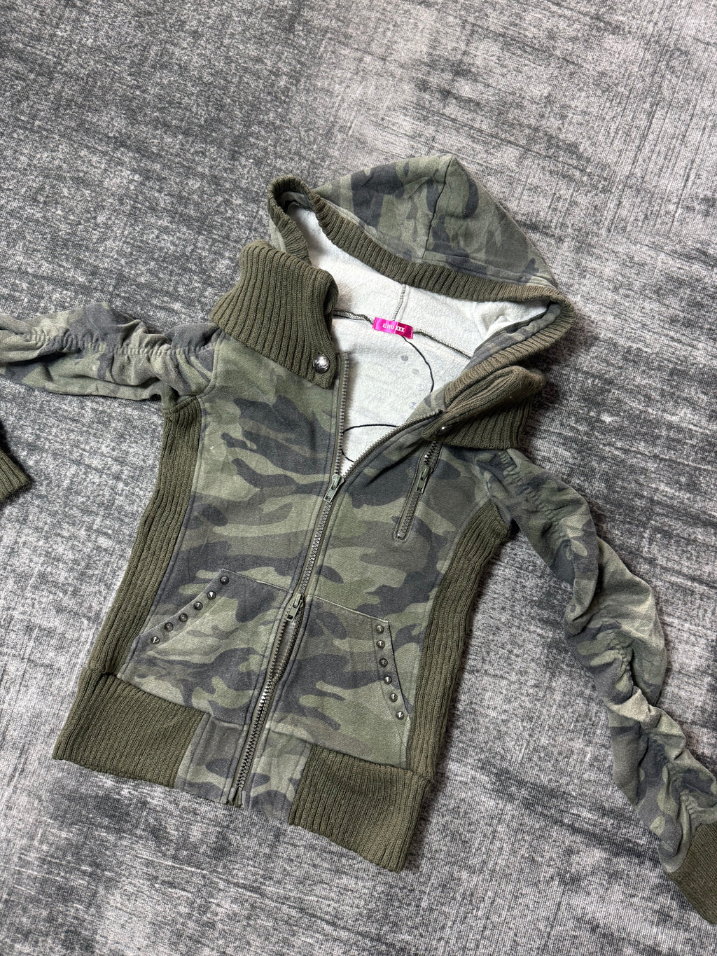 1040926BAD2WEAR