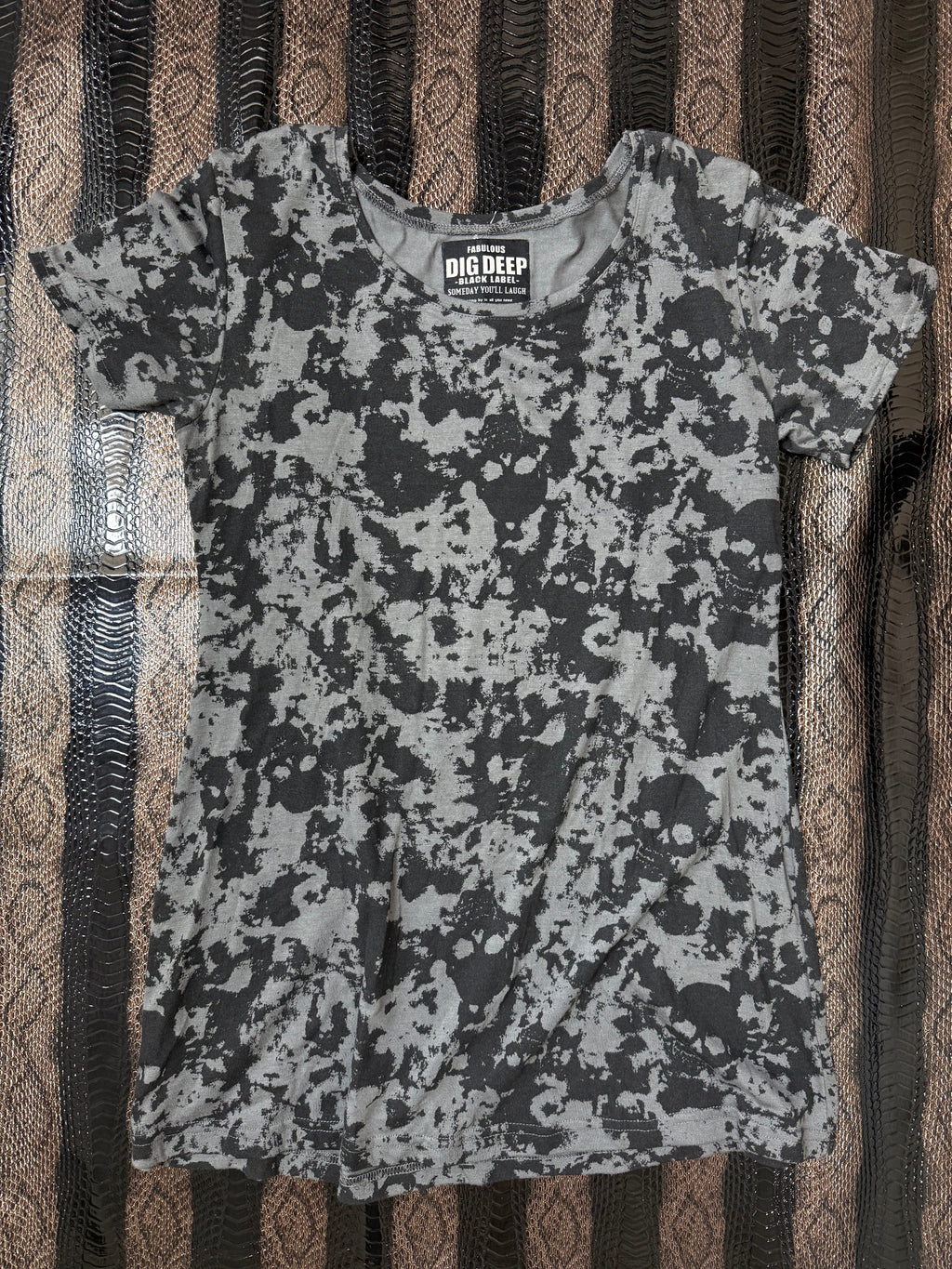 B2V DIGDEEP SKULL T ༒