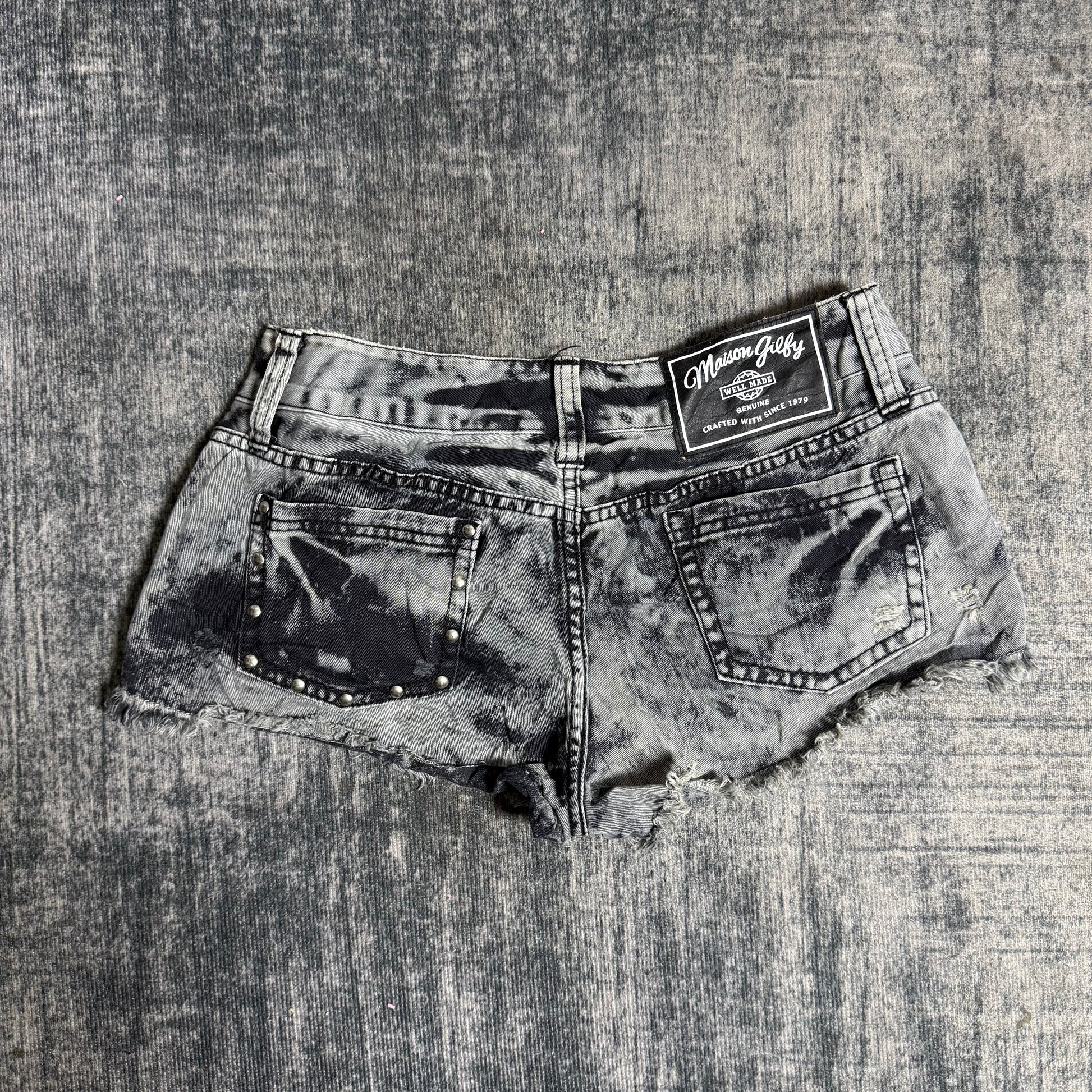 B2V-MAISON GLIFY SHORT ༒