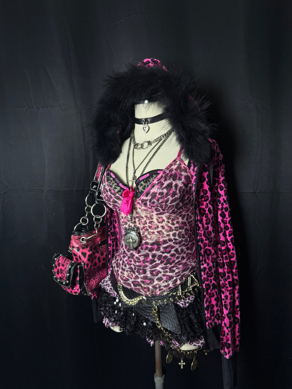 ༒𝐁𝟐𝐕༒𝟏 𝐎𝐅 𝟏 𝐋𝐈𝐌𝐈𝐓𝐄𝐃 𝐎𝐔𝐓𝐅𝐈𝐓