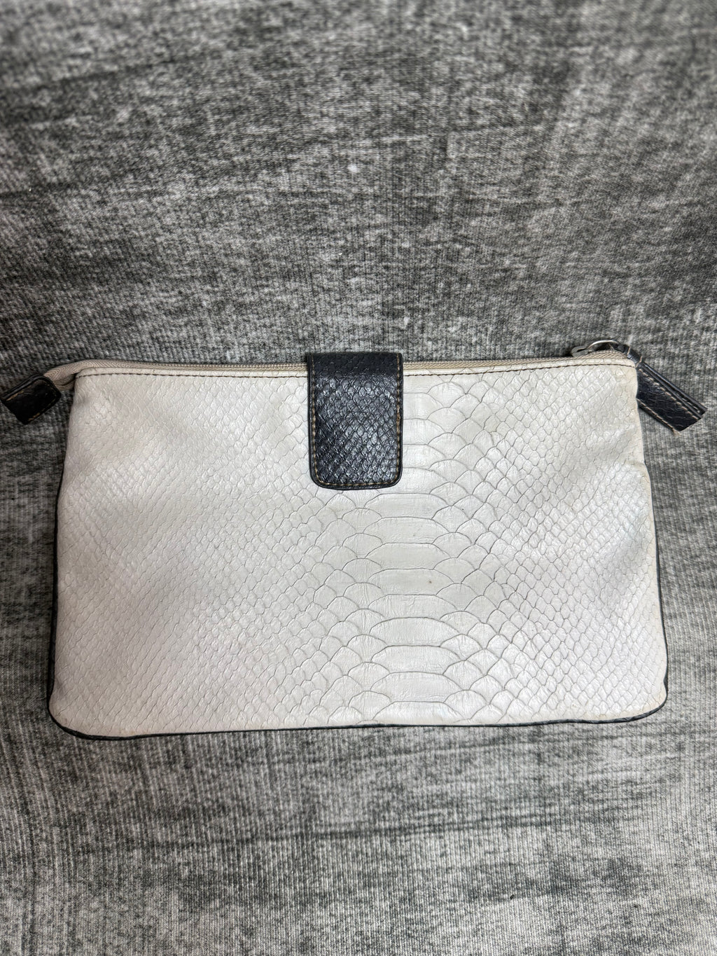 GUESS HAND BAG
