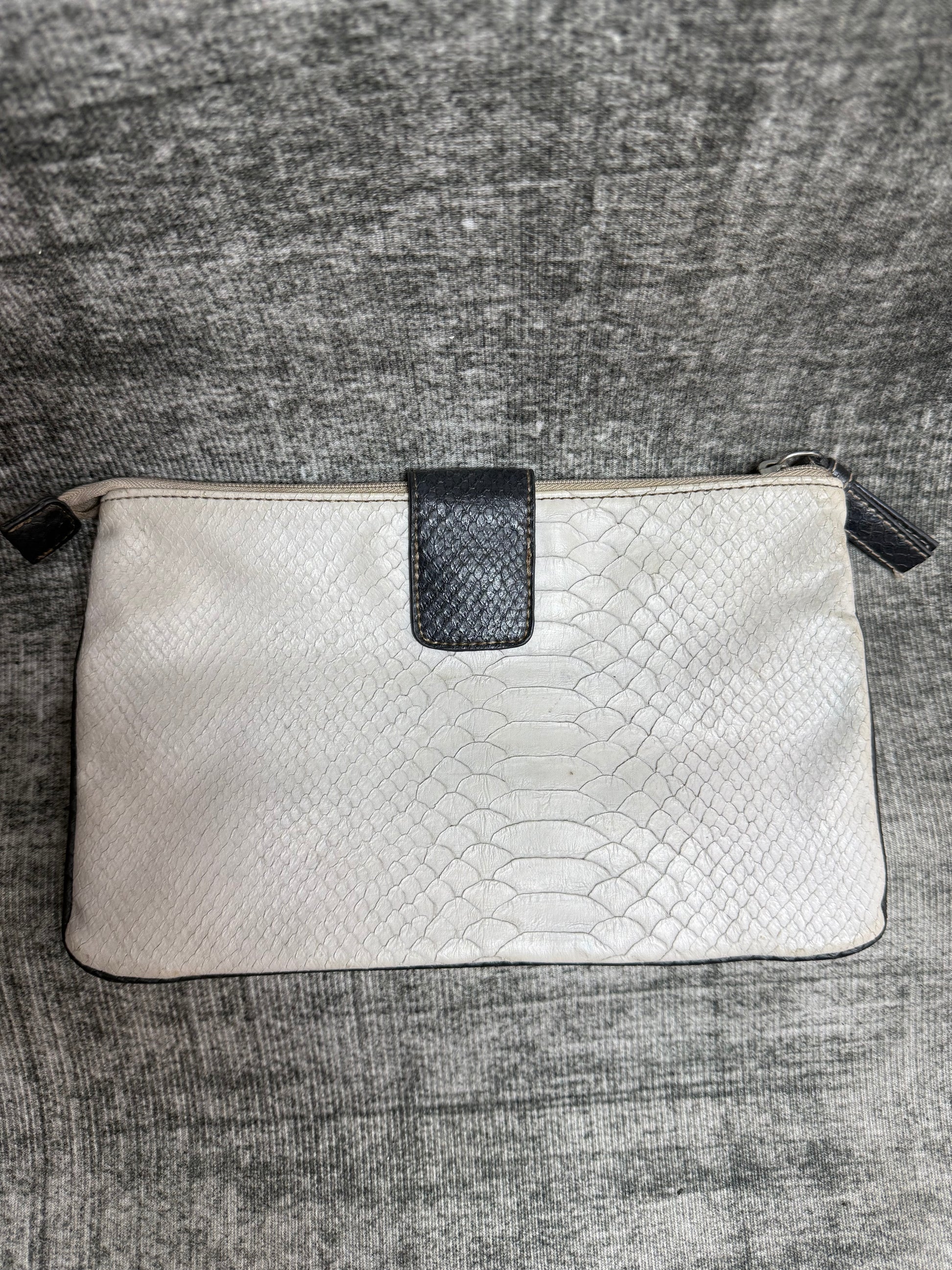 GUESS HAND BAG