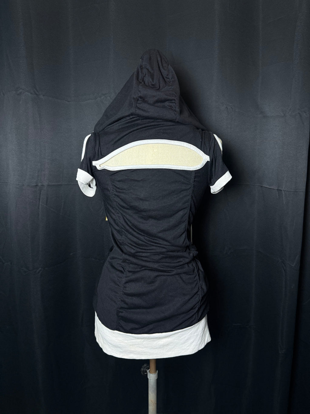 B2V-SKINNY LIPS HOODIE༒