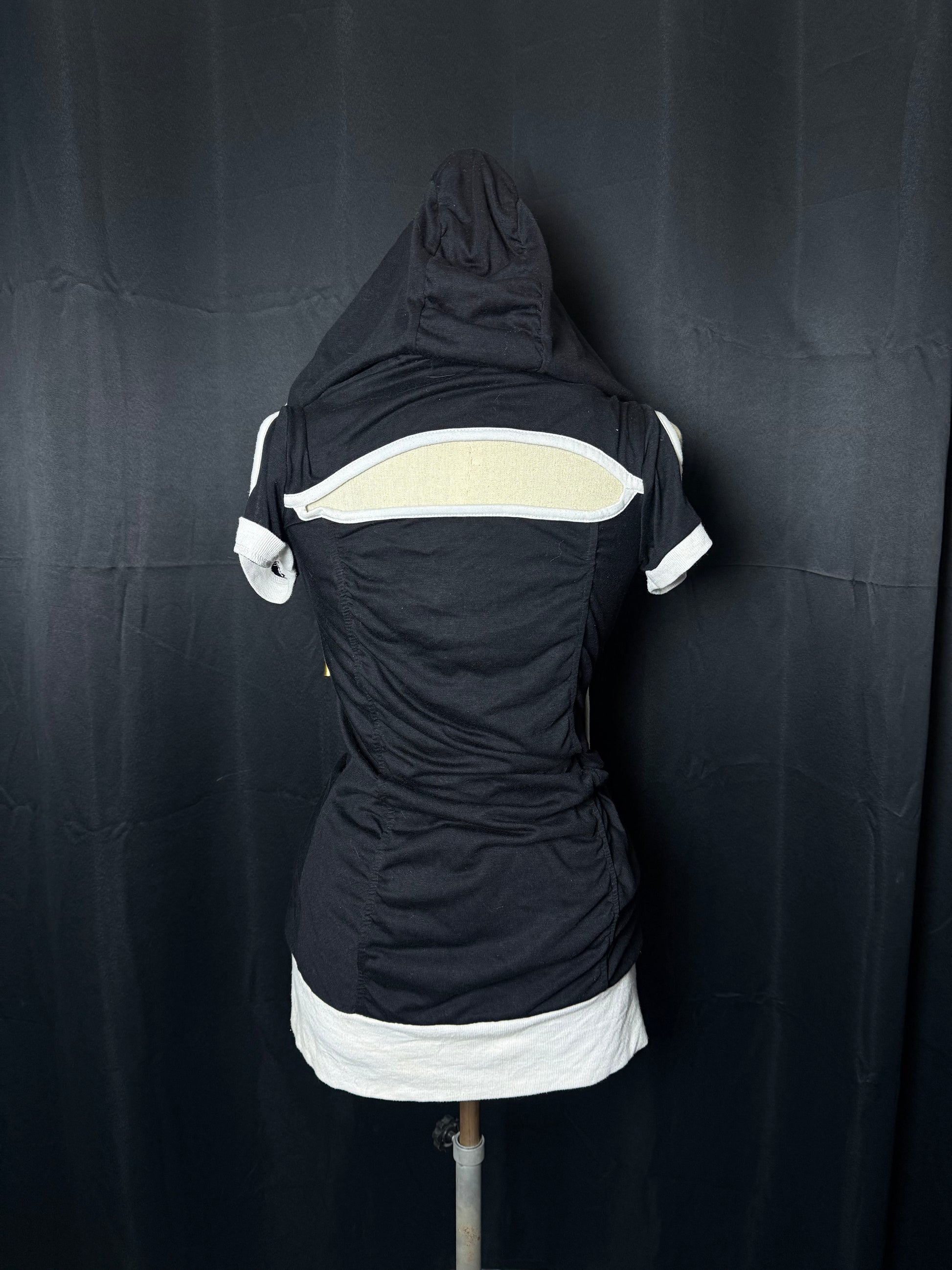 B2V-SKINNY LIPS HOODIE༒