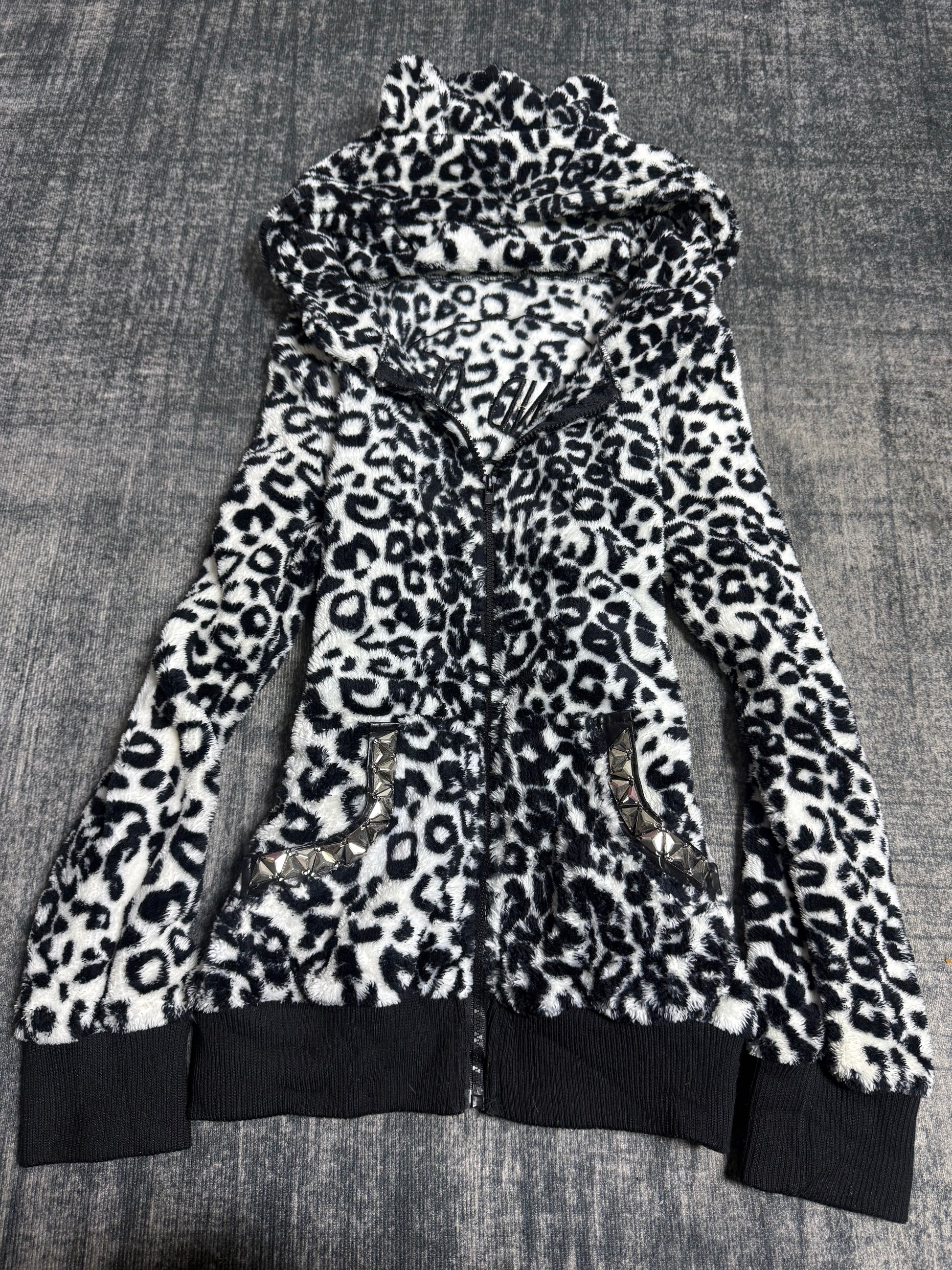 B2V- WHITE GRAMO HOOIDE ༒