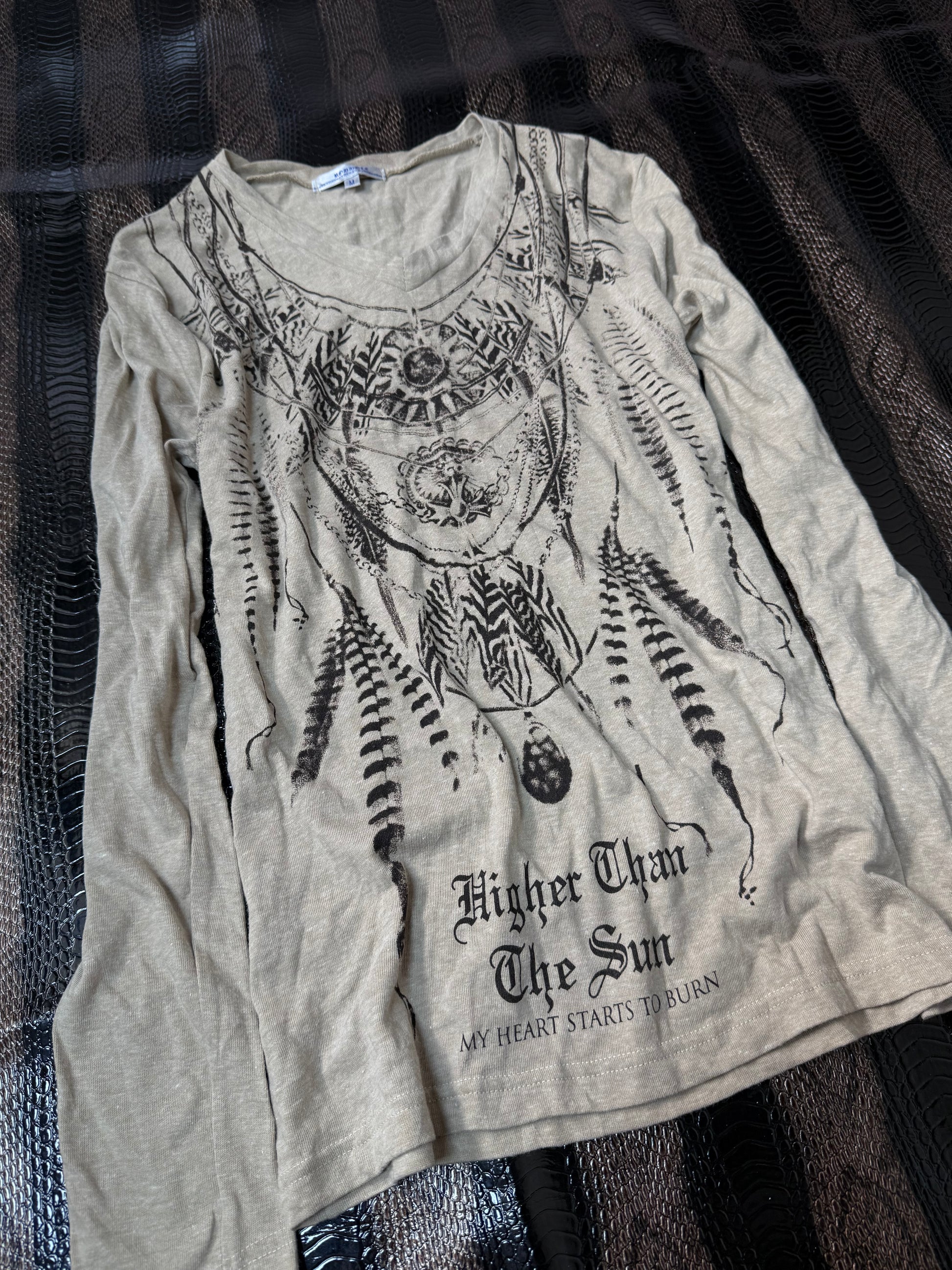 B2V GRAPHIC T05 ༒