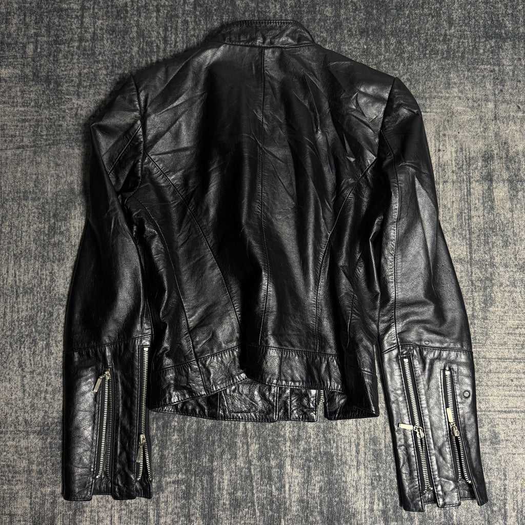 ༒𝐁𝟐𝐕༒𝟏 𝐎𝐅 𝟏 𝐋𝐈𝐌𝐈𝐓𝐄𝐃 𝐎𝐔𝐓𝐅𝐈𝐓