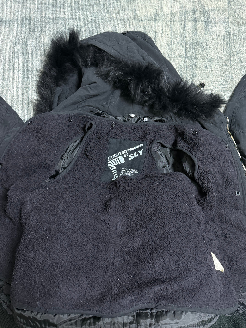 ༒SLY༒ 
𝗦𝗜𝗭𝗘 (𝗜𝗡𝗖𝗛𝗘𝗦): 
ʙᴜꜱᴛ 38-40
ʟᴇɴɢᴛʜ 28
ᴄᴏɴᴅɪᴛɪᴏɴ: 7/10 used