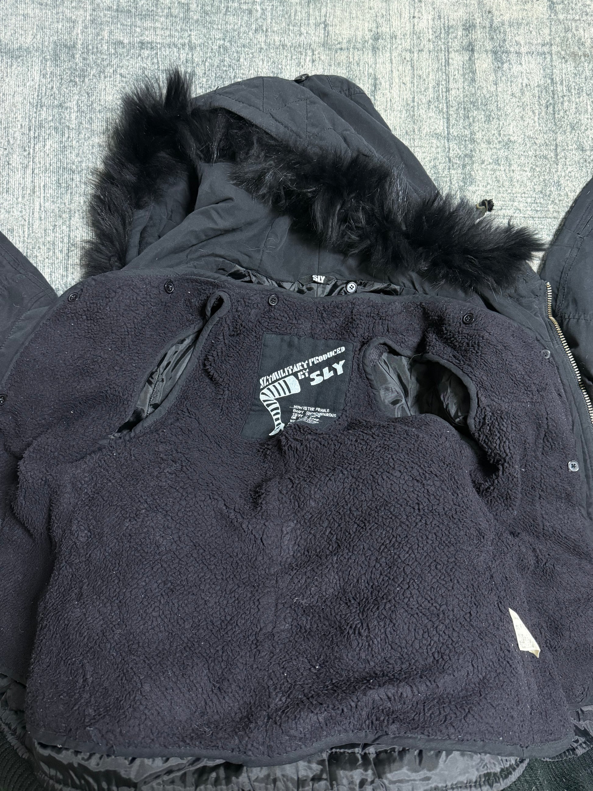 ༒SLY༒ 
𝗦𝗜𝗭𝗘 (𝗜𝗡𝗖𝗛𝗘𝗦): 
ʙᴜꜱᴛ 38-40
ʟᴇɴɢᴛʜ 28
ᴄᴏɴᴅɪᴛɪᴏɴ: 7/10 used