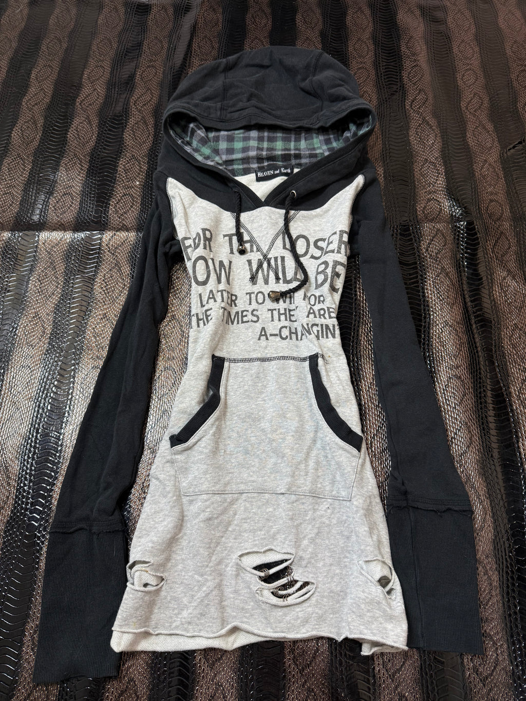 B2V HEAVEN N EARTH HOODIE01 ༒